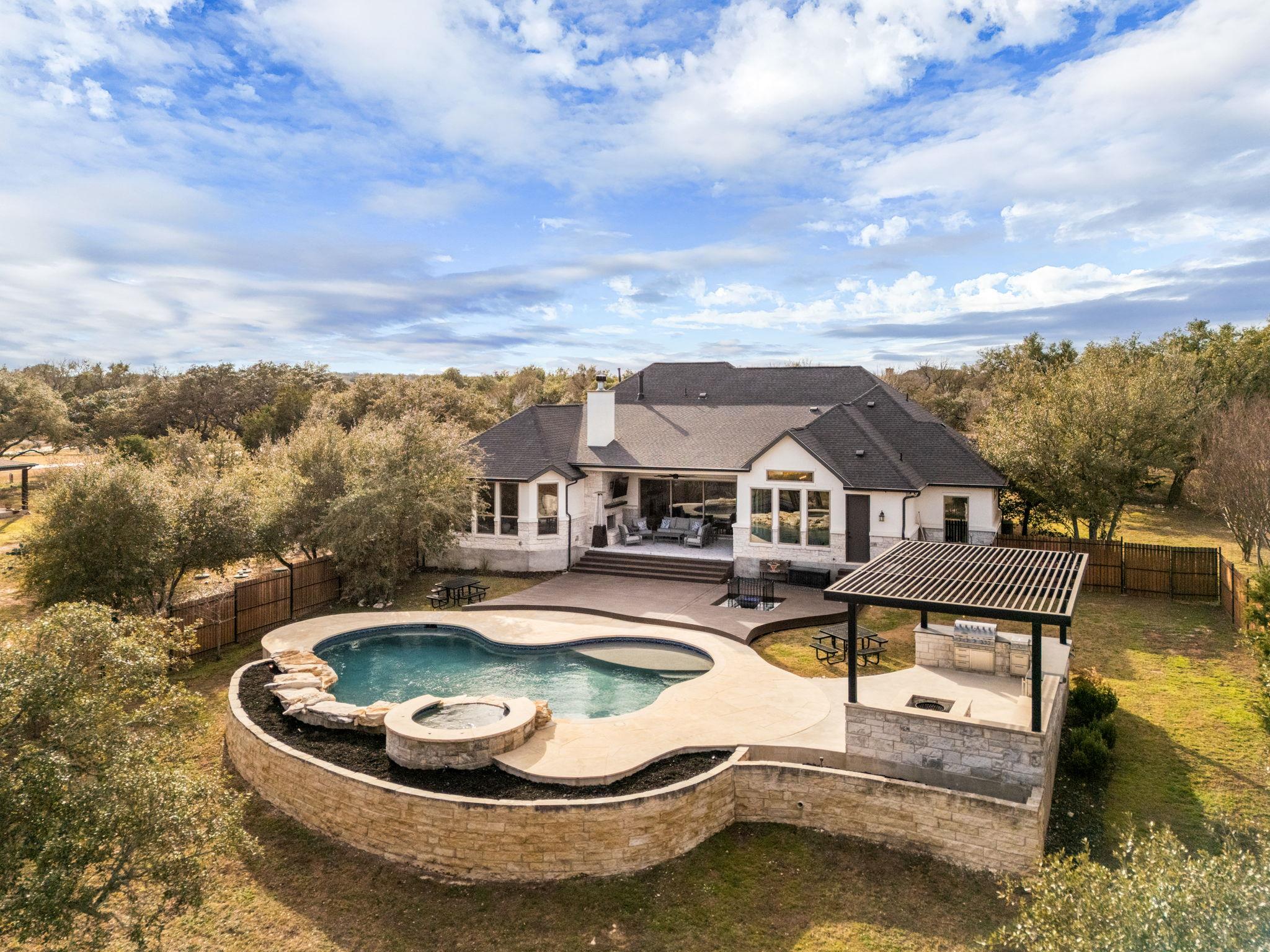 901 Clark Cv, Buda, TX 78610