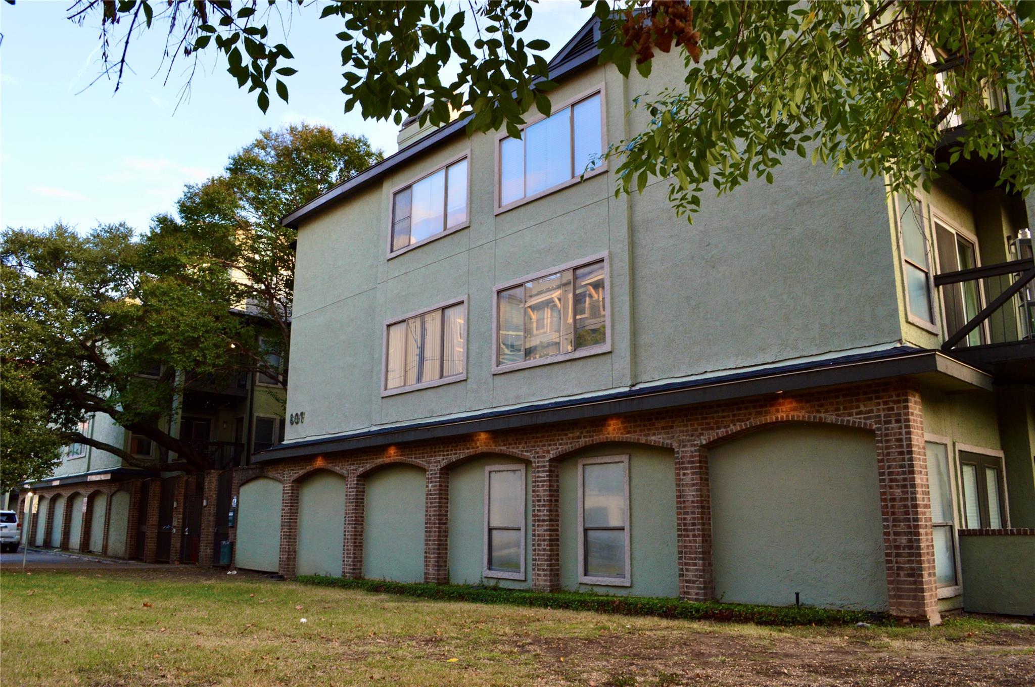 807 W 25th St # 103, Austin, TX 78705