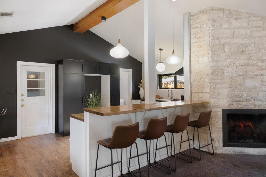 2008 Matthews Ln, Austin, TX 78745