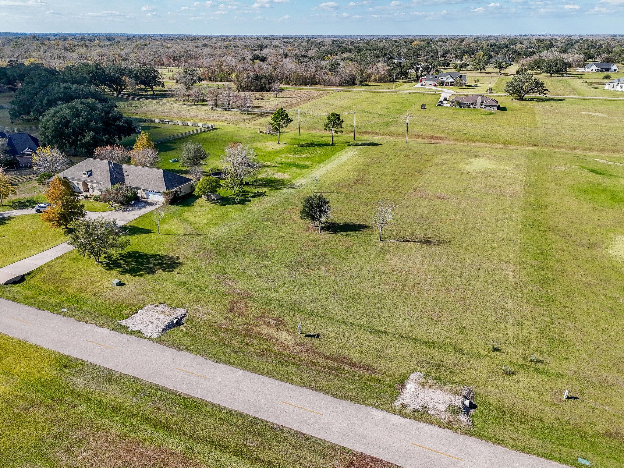 702 Comanche Trail Dr, Rosharon, TX 77583