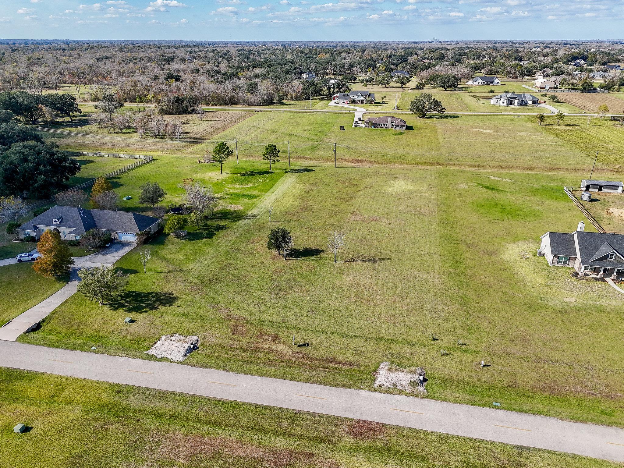 702 Comanche Trail Dr, Rosharon, TX 77583