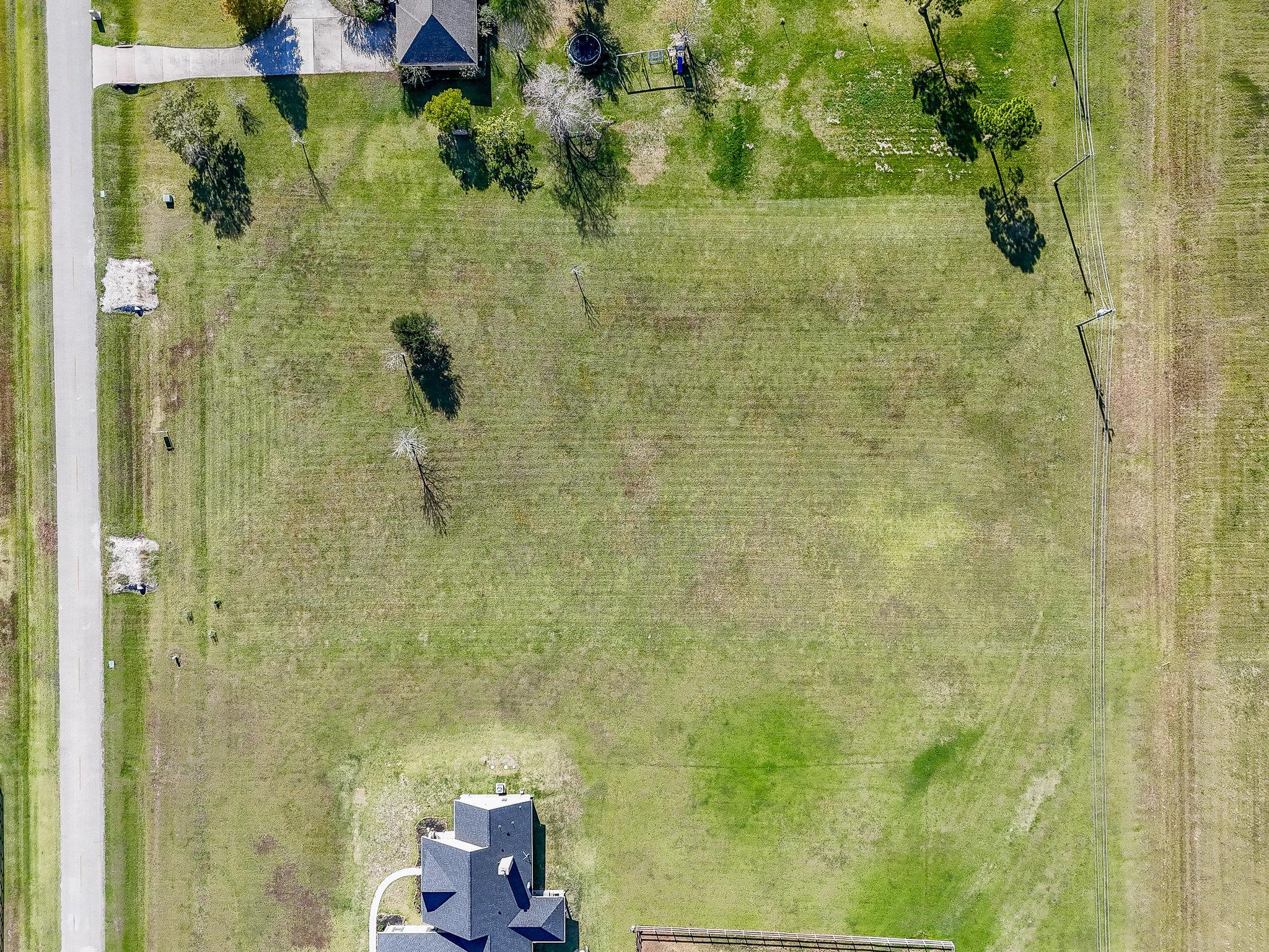 702 Comanche Trail Dr, Rosharon, TX 77583