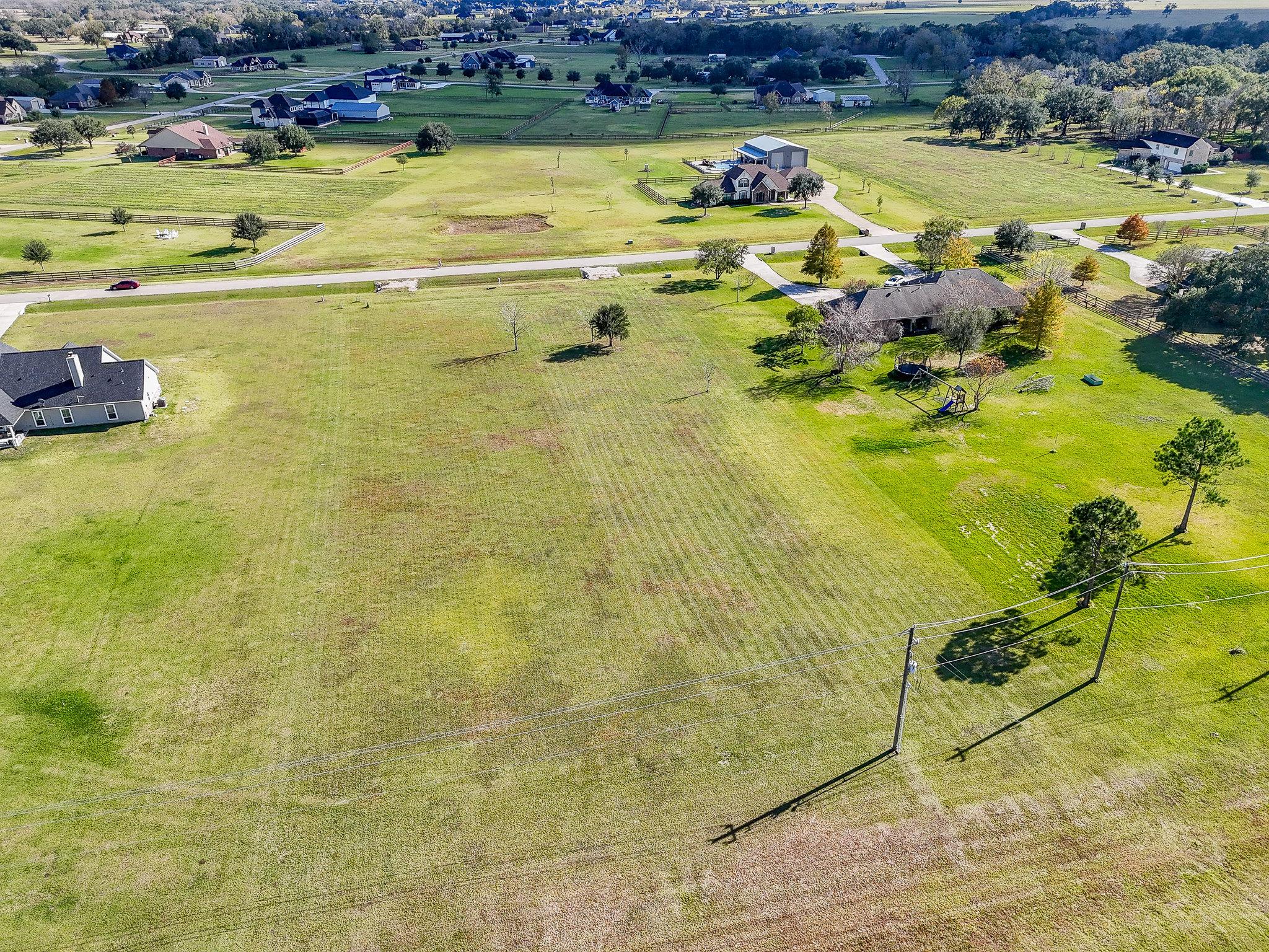 702 Comanche Trail Dr, Rosharon, TX 77583