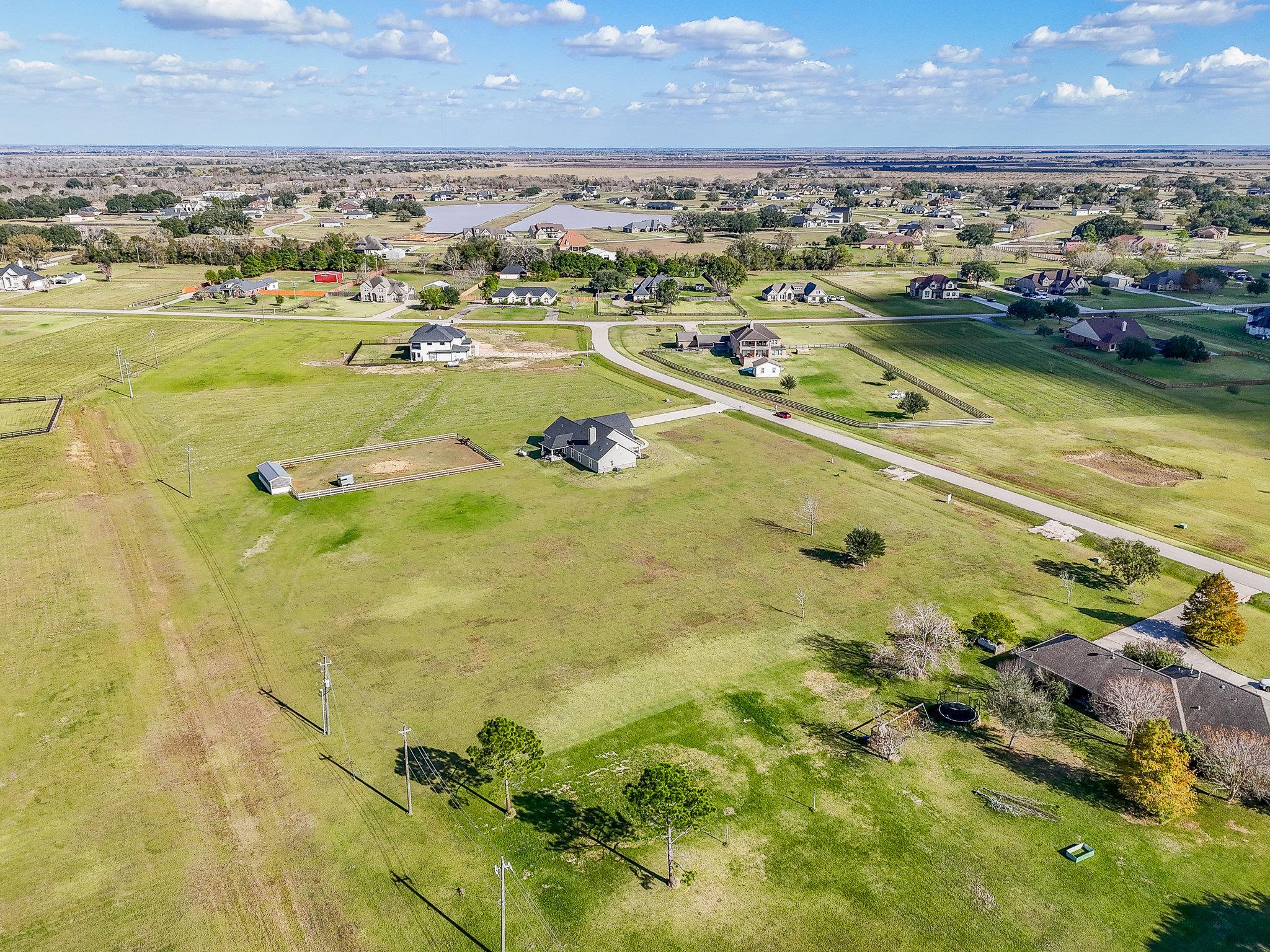 702 Comanche Trail Dr, Rosharon, TX 77583