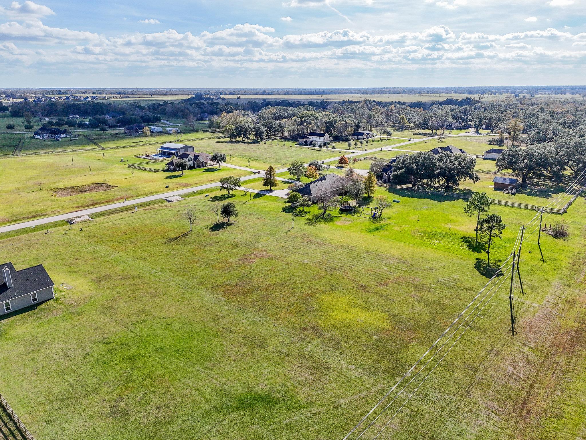 702 Comanche Trail Dr, Rosharon, TX 77583