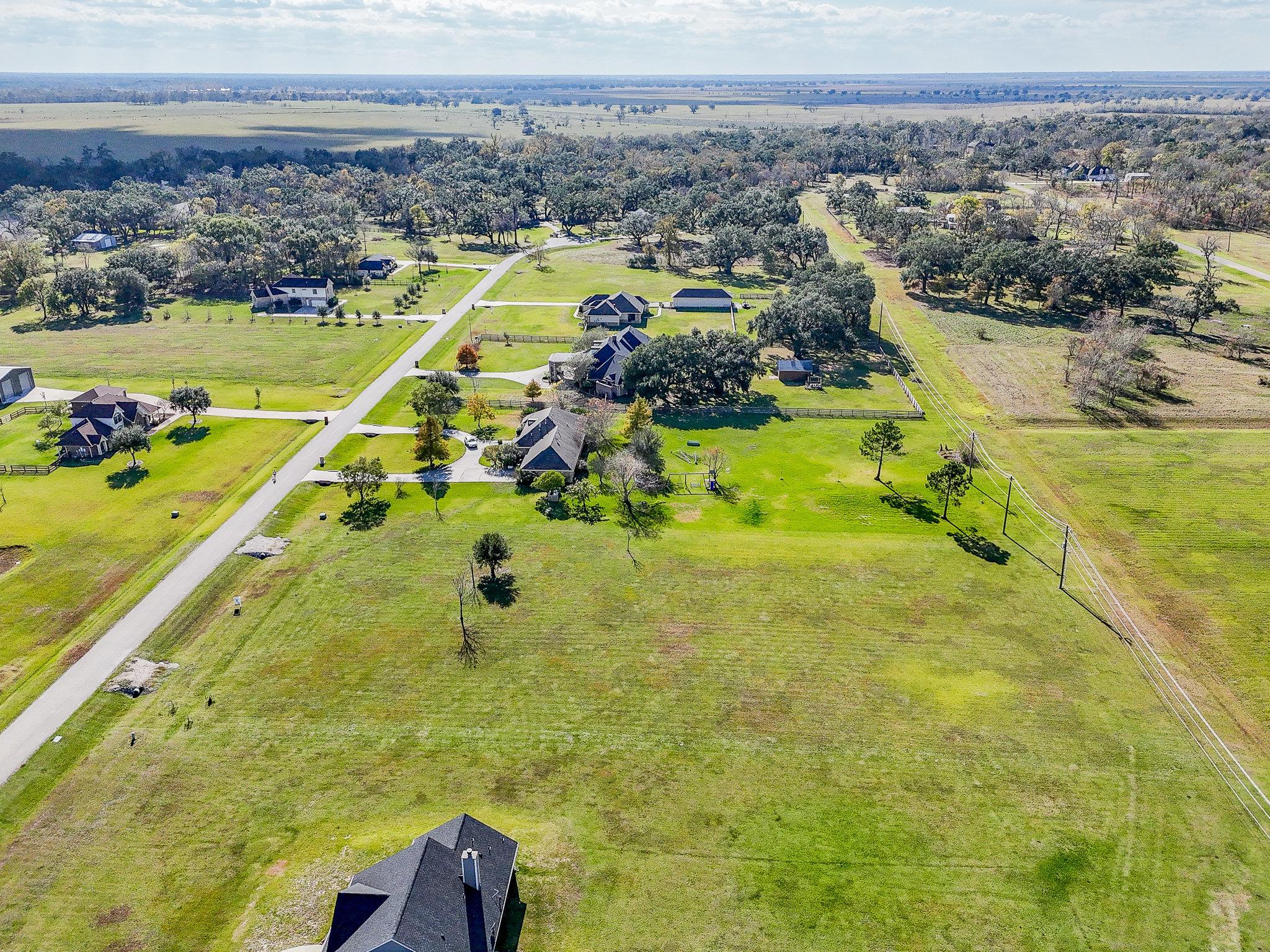 702 Comanche Trail Dr, Rosharon, TX 77583