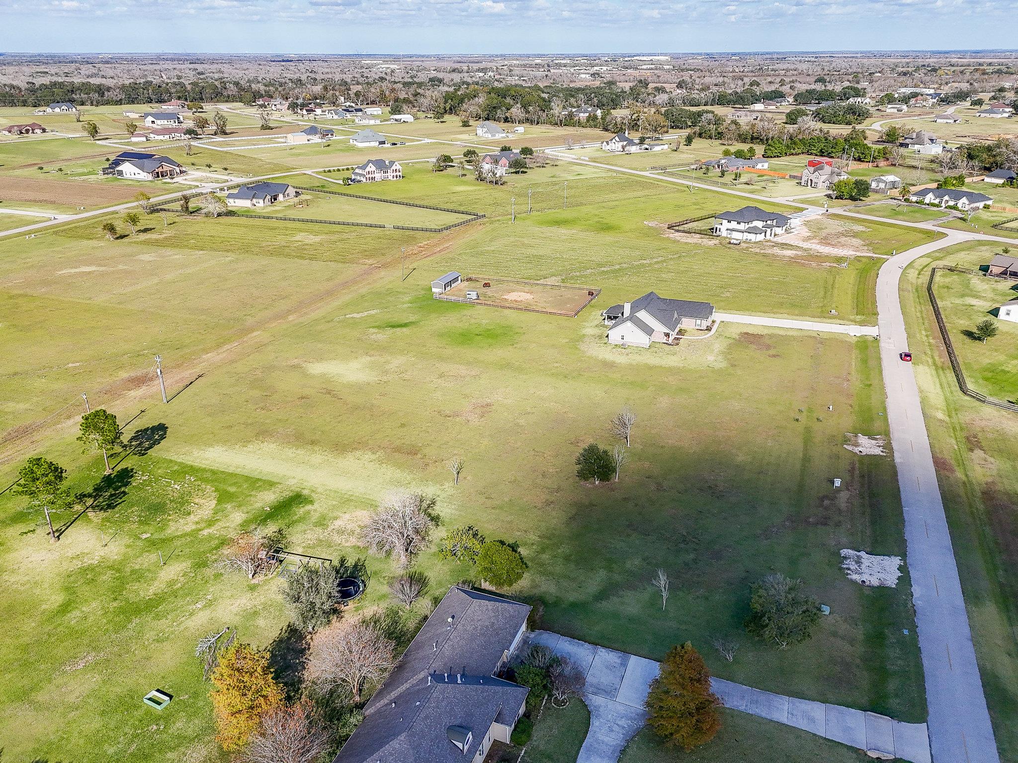 702 Comanche Trail Dr, Rosharon, TX 77583