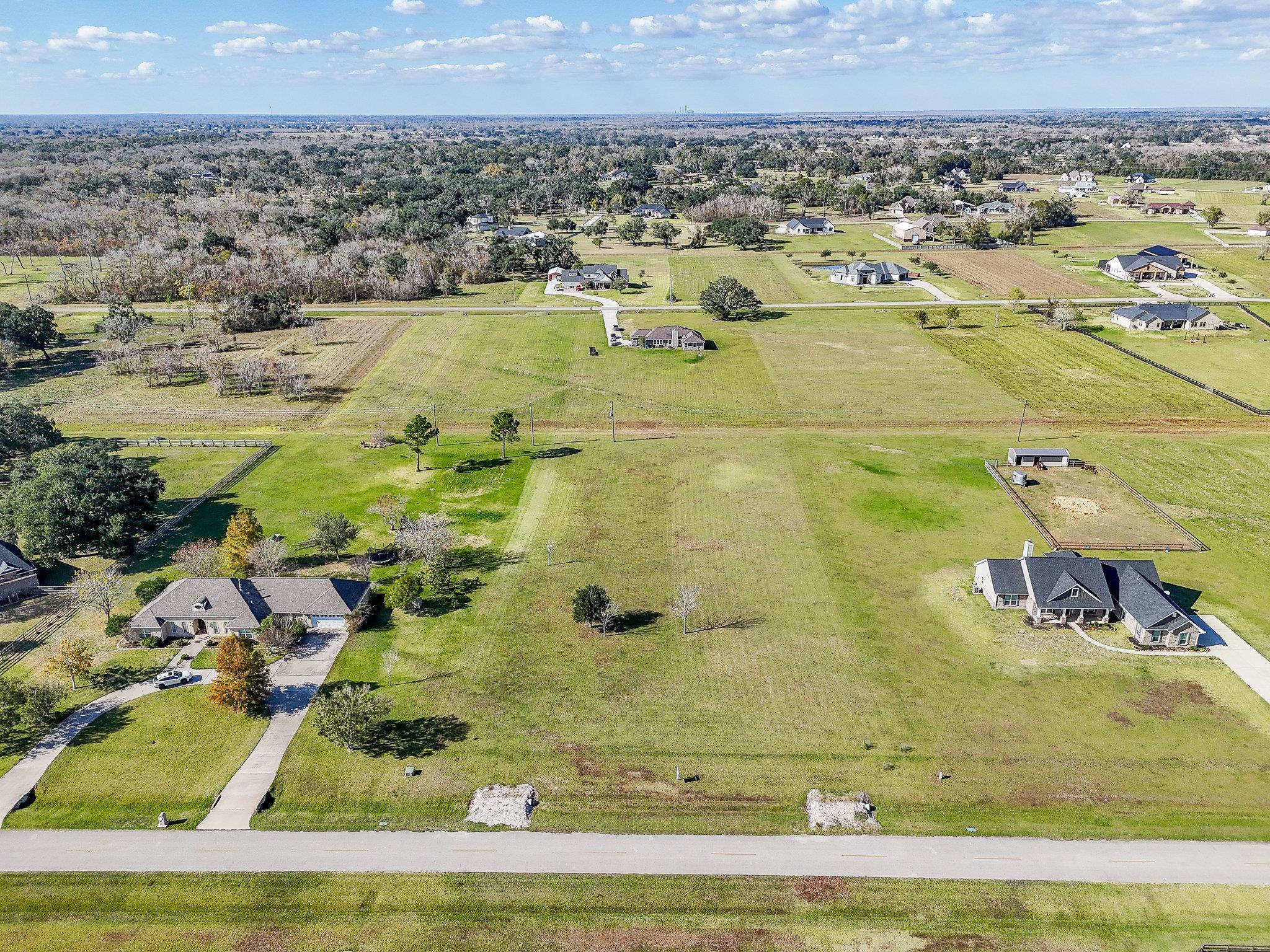 702 Comanche Trail Dr, Rosharon, TX 77583