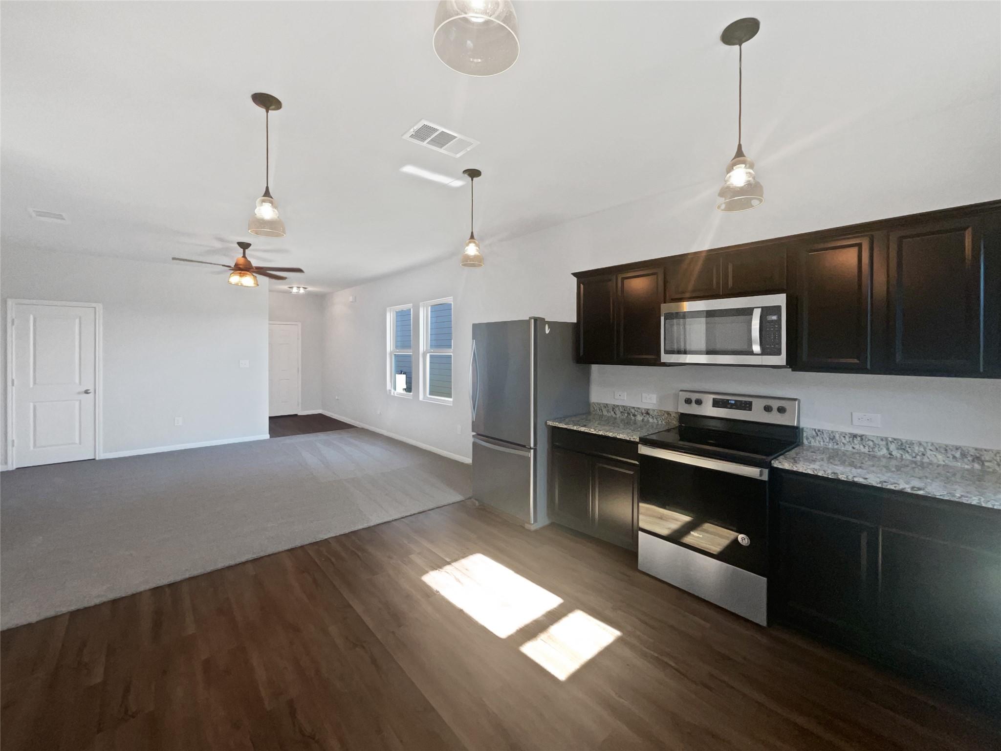 329 Wonderful Life Way, Jarrell, TX 76537