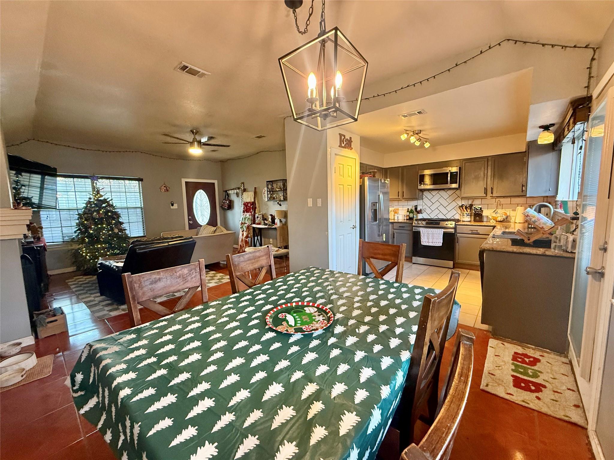 305 Maple Ln, Elgin, TX 78621