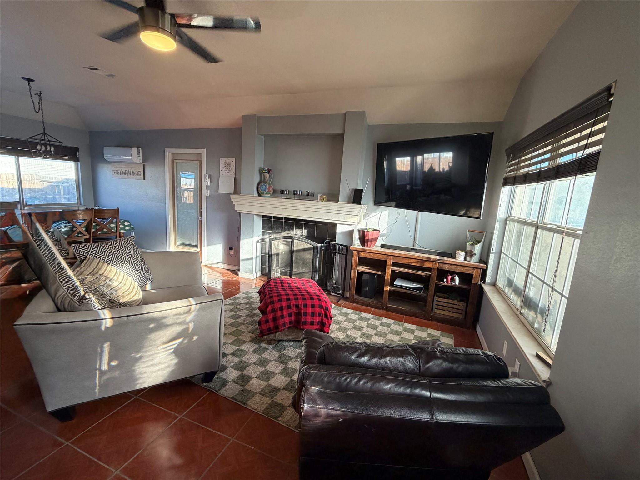 305 Maple Ln, Elgin, TX 78621