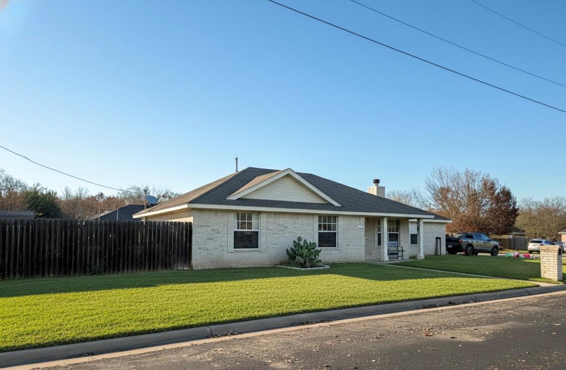 305 Maple Ln, Elgin, TX 78621