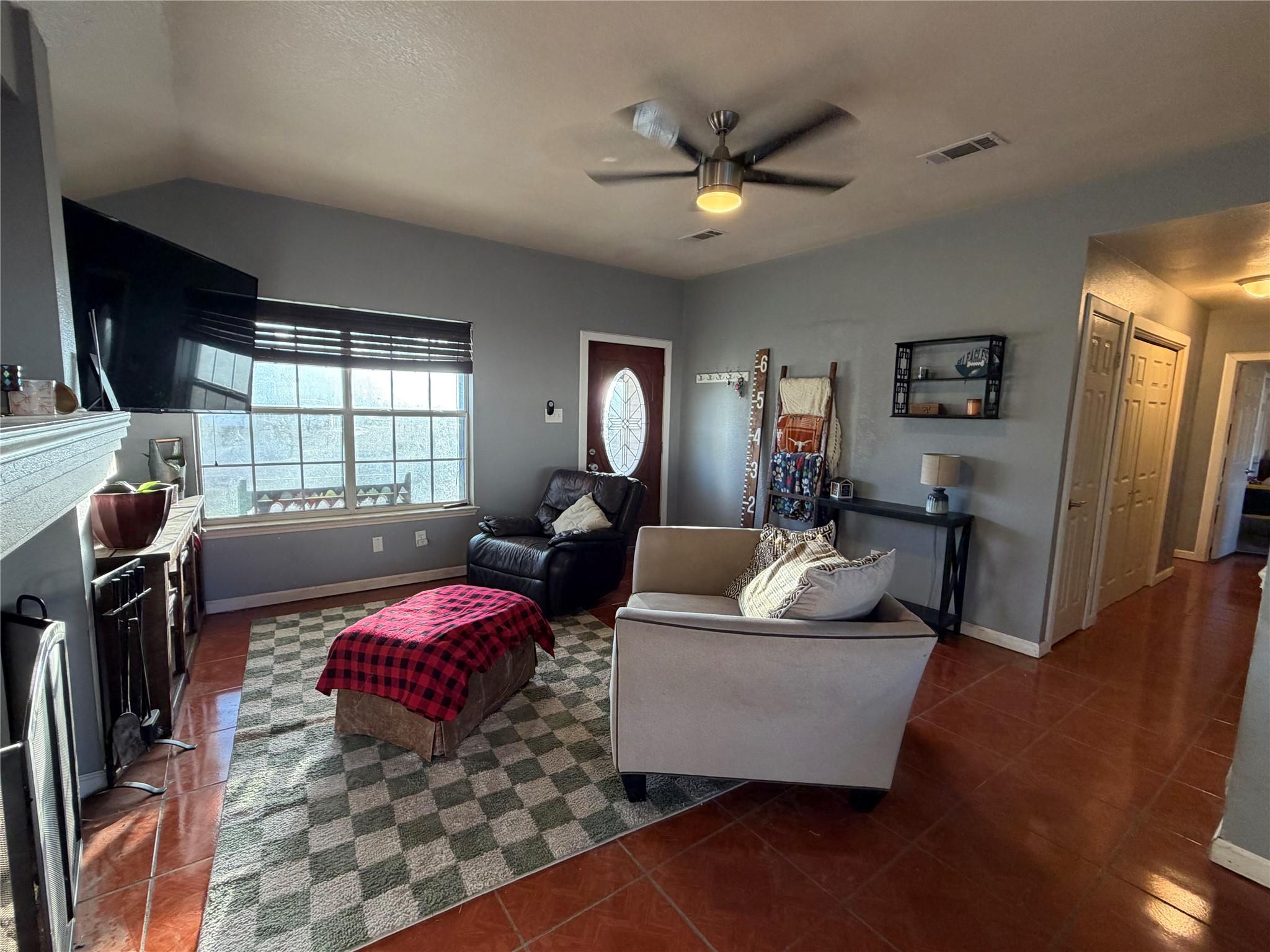 305 Maple Ln, Elgin, TX 78621