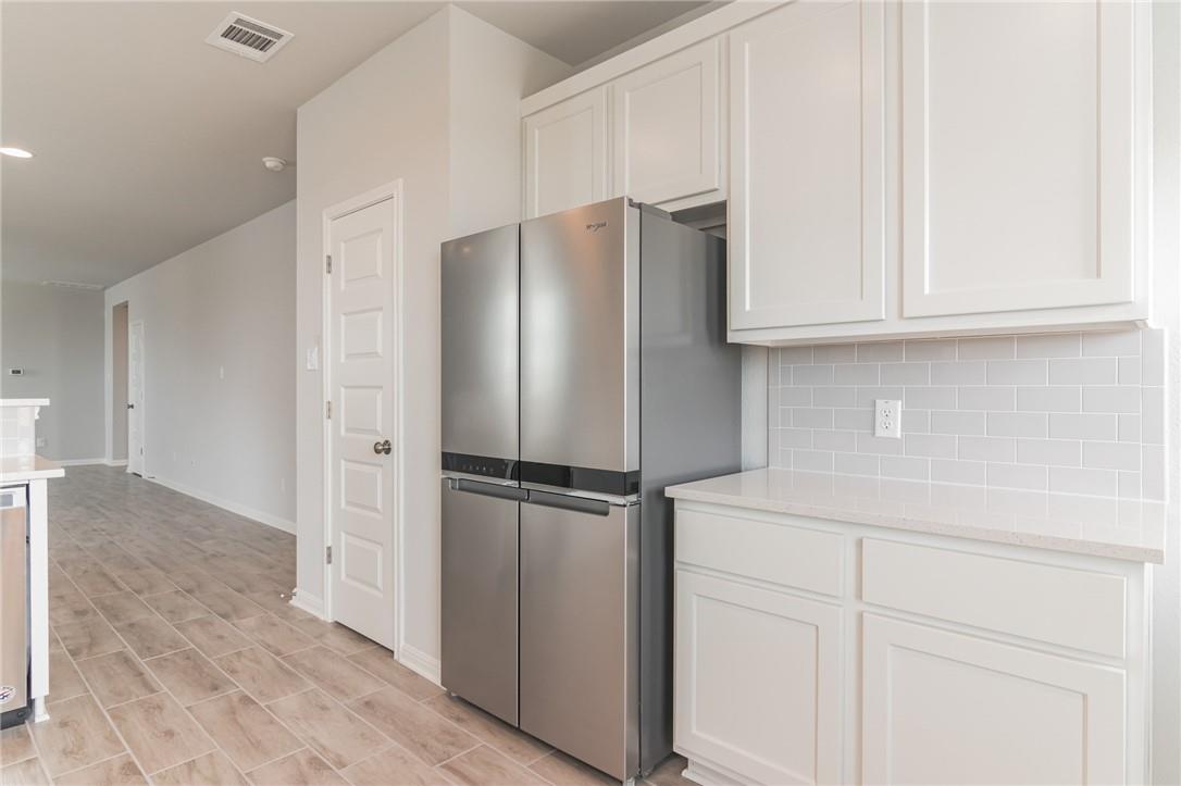 129 Wild Wind Trl, Jarrell, TX 76537