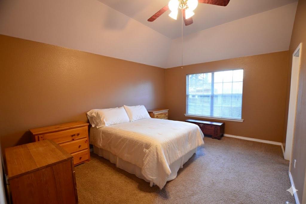 643 Yegua Dr, Lexington, TX 78947