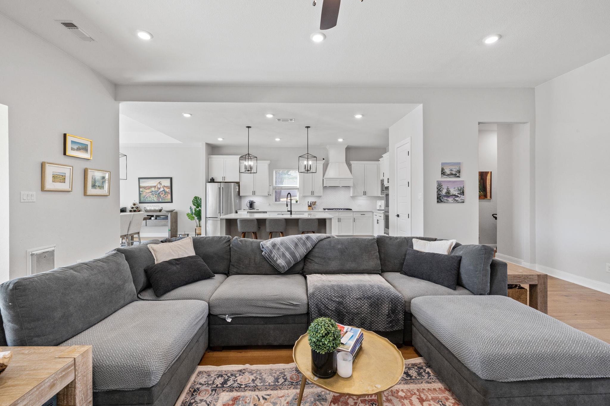 225 Spicewood Trails Dr, Spicewood, TX 78669