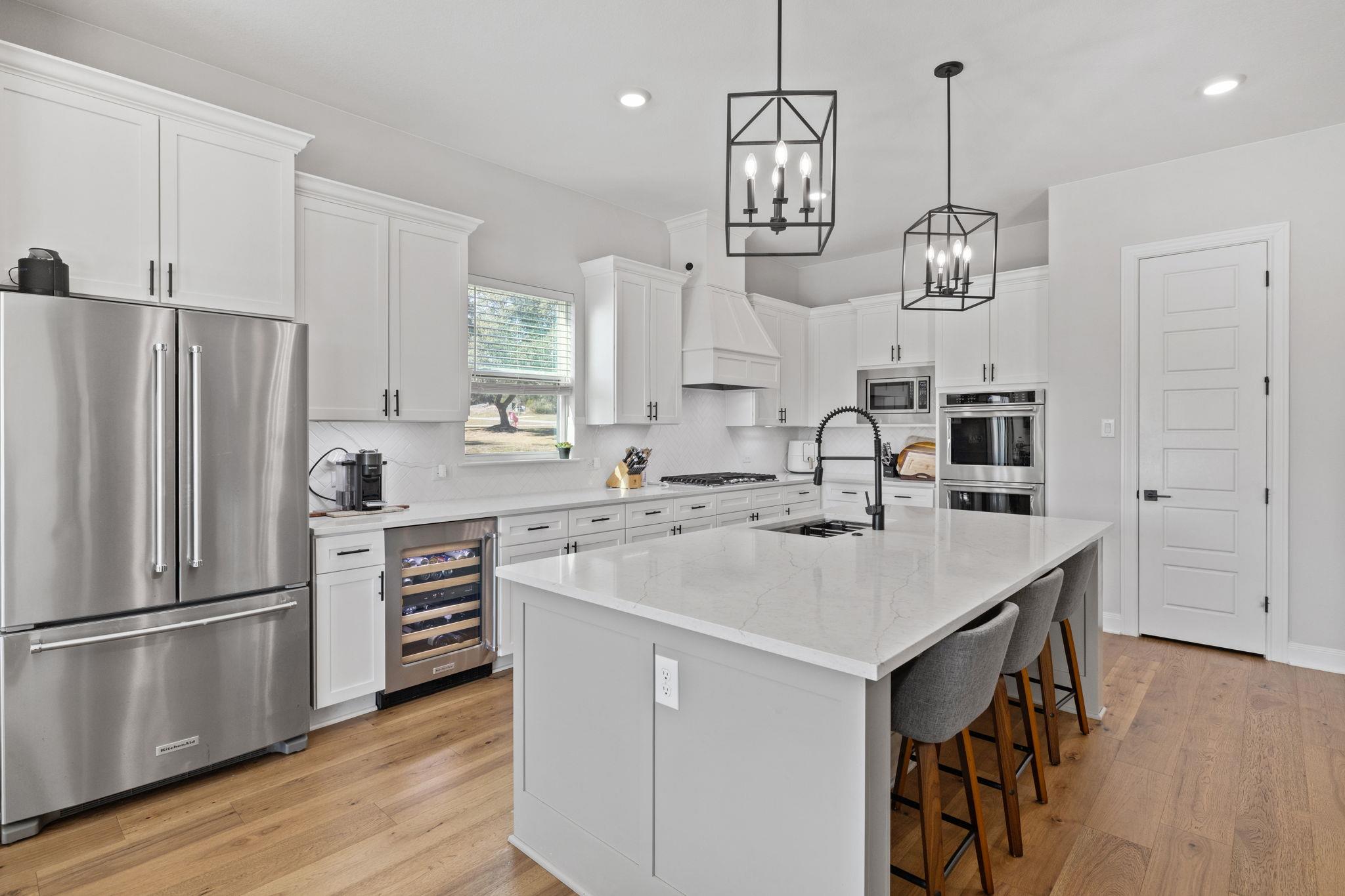 225 Spicewood Trails Dr, Spicewood, TX 78669