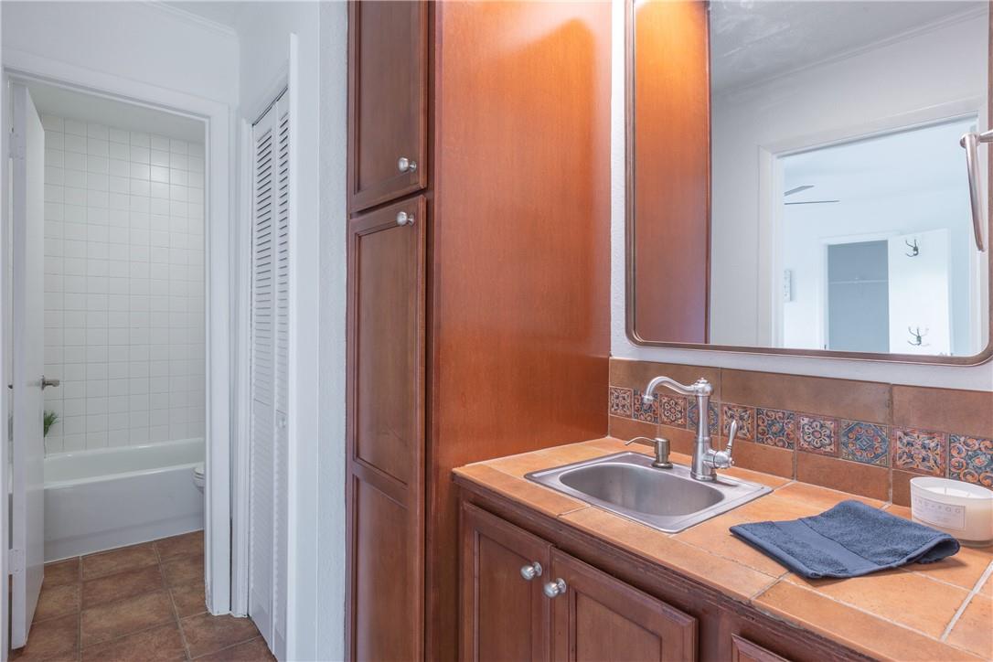 4307 S 1st St # 106, Austin, TX 78745