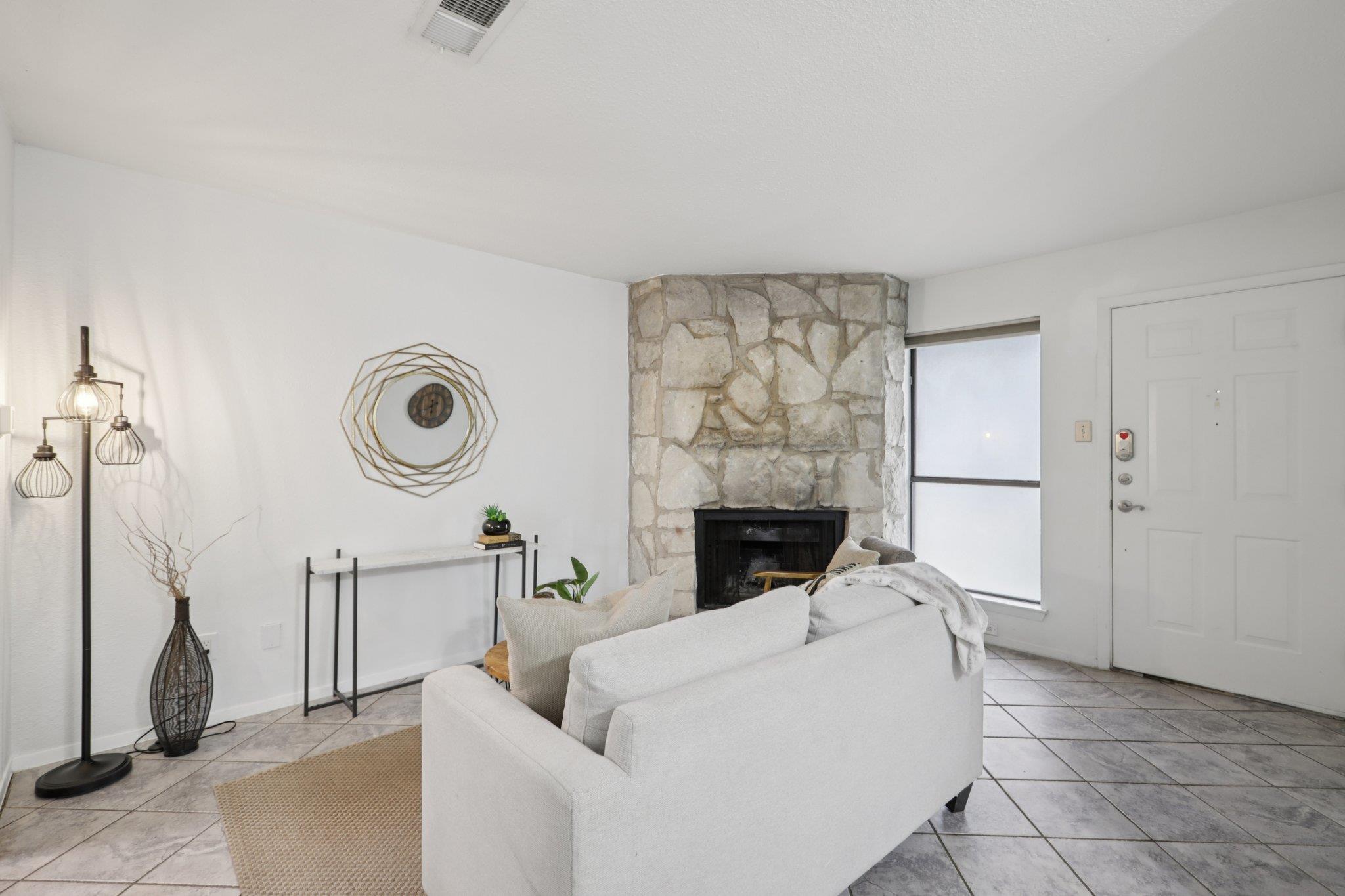 4307 S 1st St # 106, Austin, TX 78745