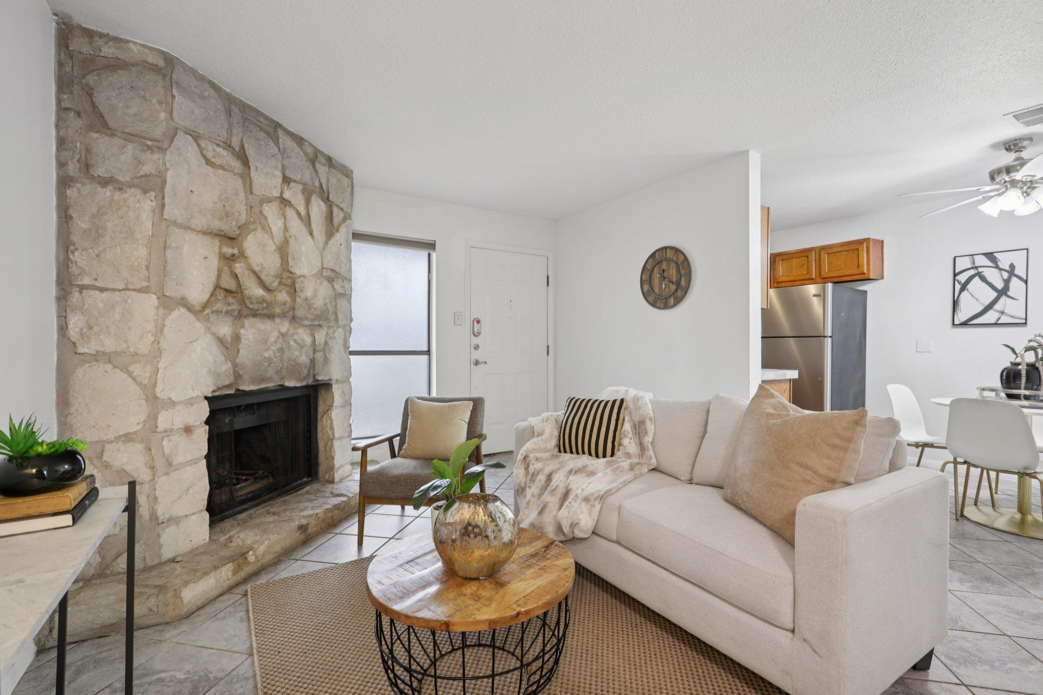 4307 S 1st St # 106, Austin, TX 78745