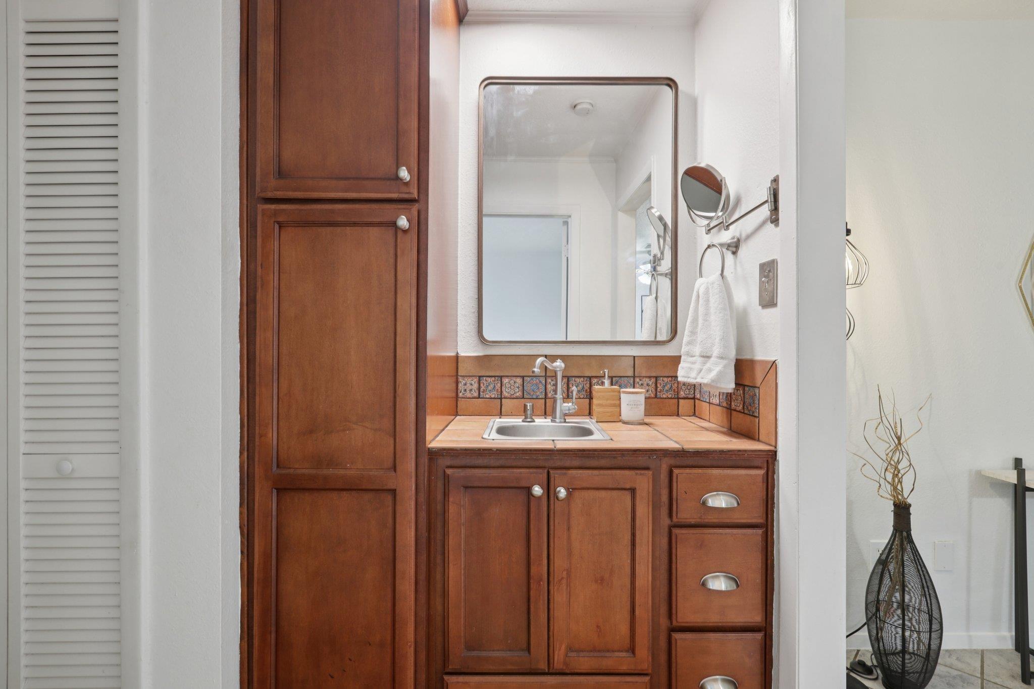 4307 S 1st St # 106, Austin, TX 78745