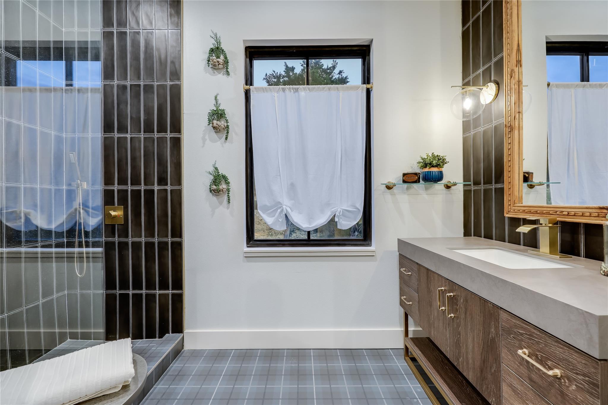 7308 Getaway Dr, Jonestown, TX 78645