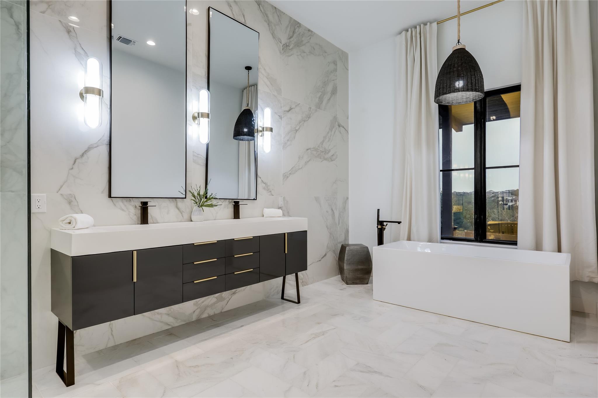 7308 Getaway Dr, Jonestown, TX 78645