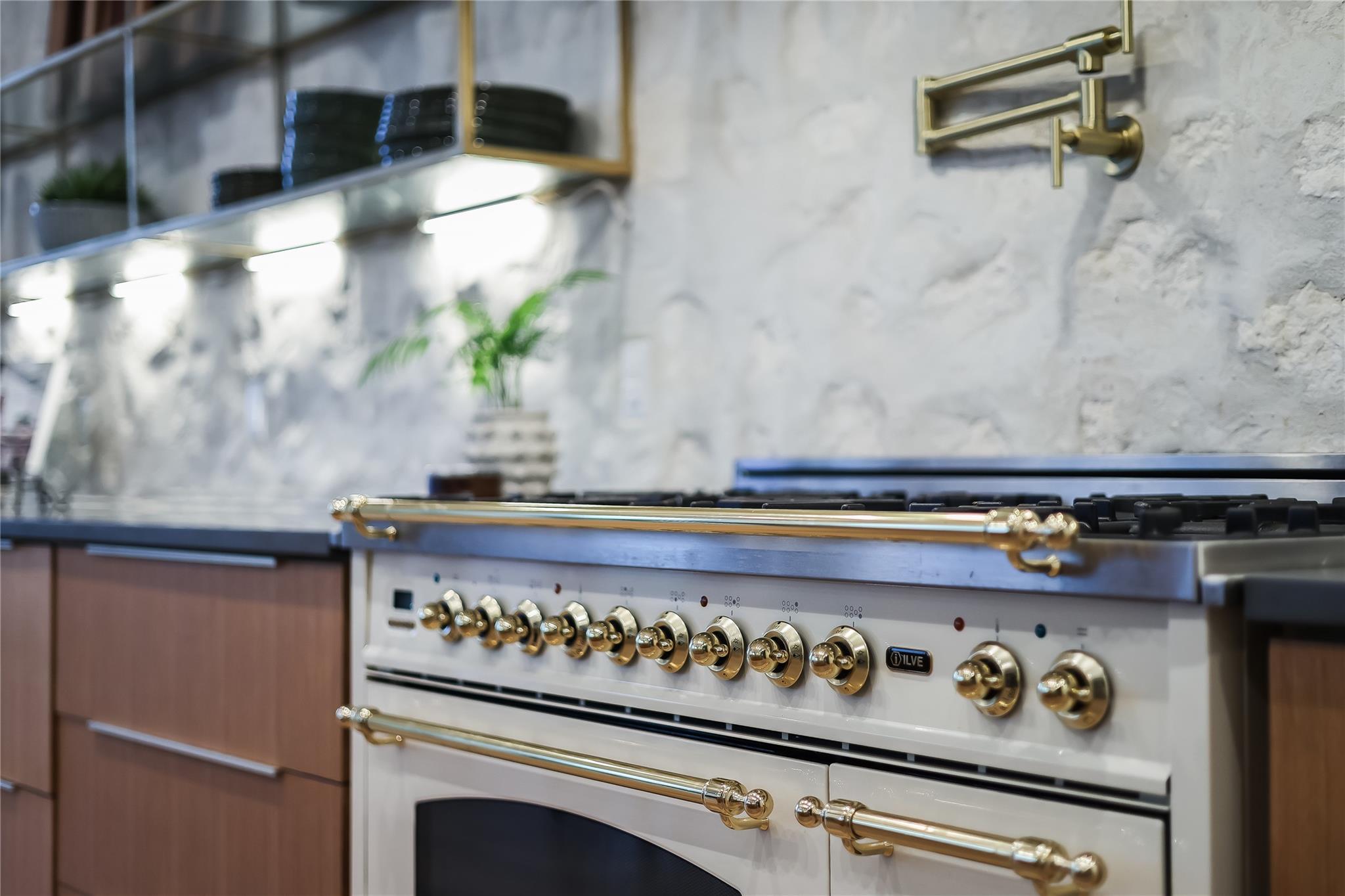 7308 Getaway Dr, Jonestown, TX 78645