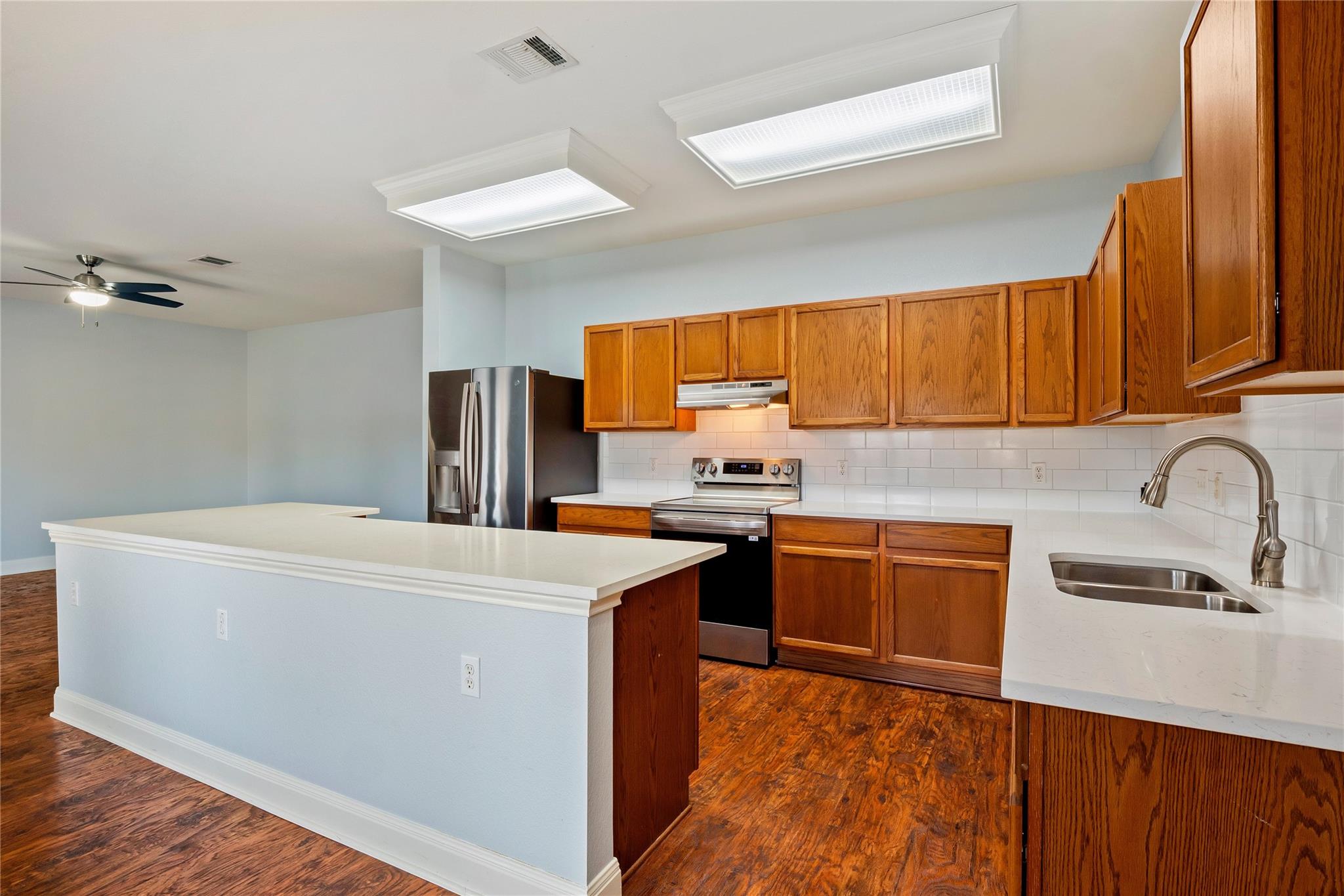 219 WOODLAKE Dr, Georgetown, TX 78633