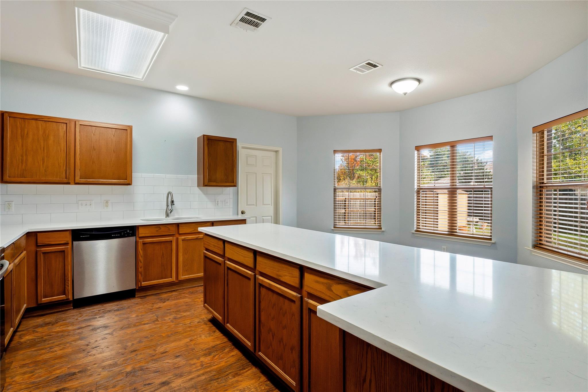 219 WOODLAKE Dr, Georgetown, TX 78633