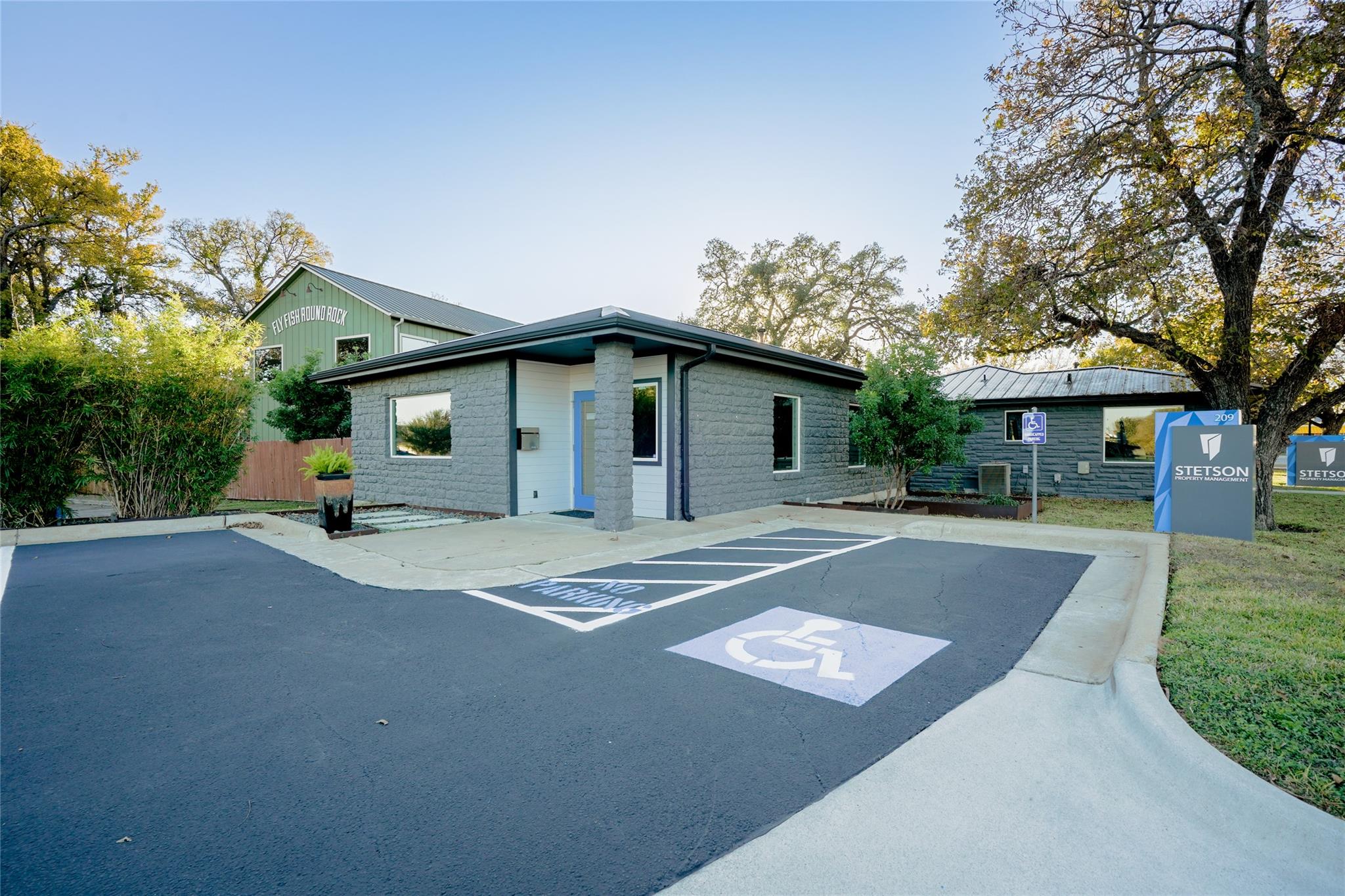 209 Round Rock Ave, Round Rock, TX 78664