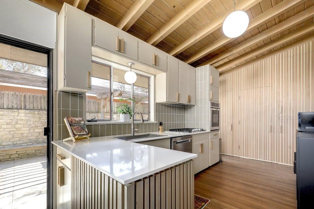 1813 Dexter St, Austin, TX 78704