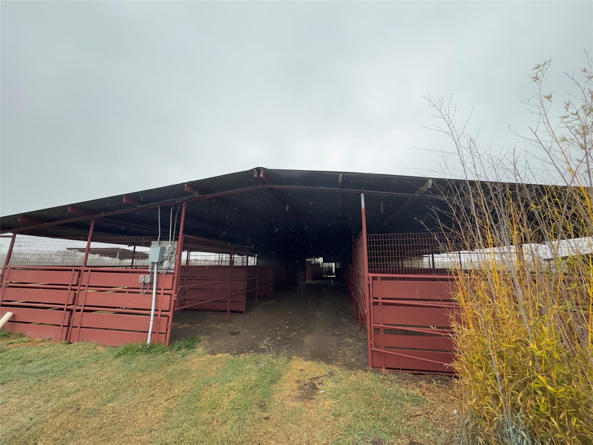 100 Simmons Family Farm Rd, Lockhart, TX 78644