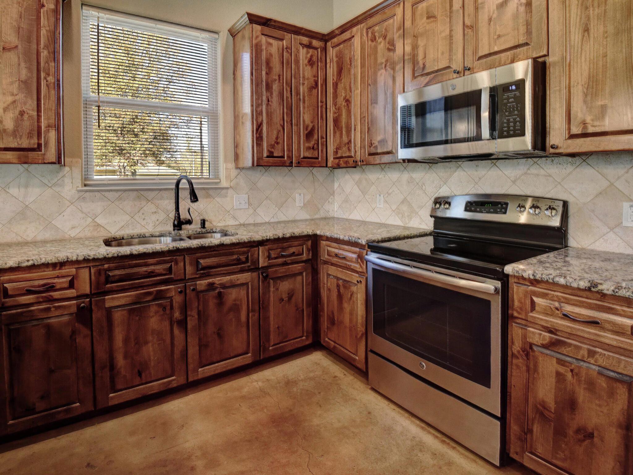 108 Pohakuloa Dr, Bastrop, TX 78602