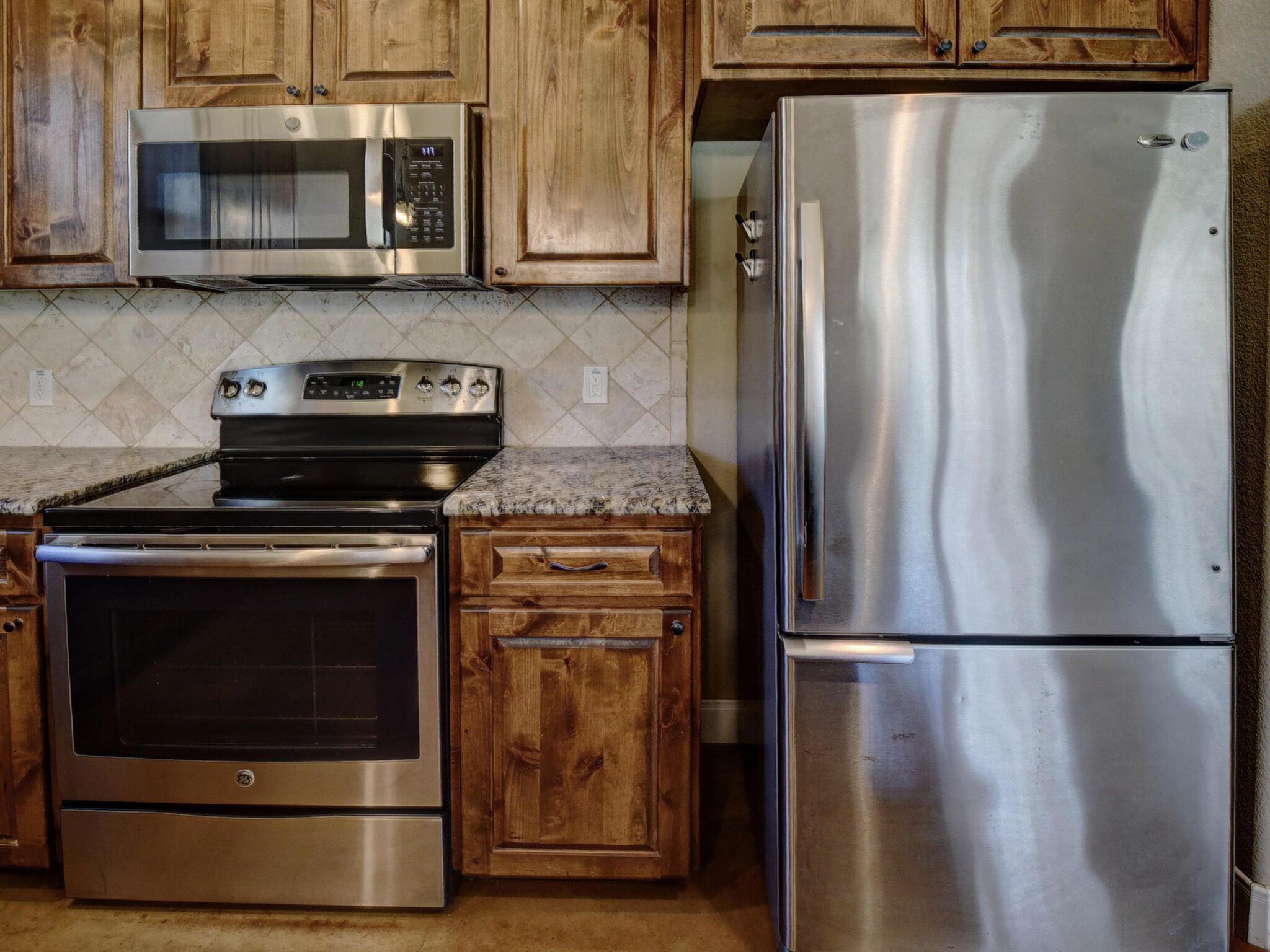 108 Pohakuloa Dr, Bastrop, TX 78602