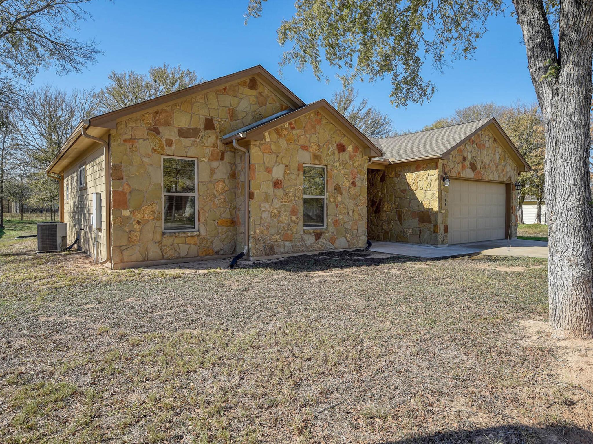 108 Pohakuloa Dr, Bastrop, TX 78602