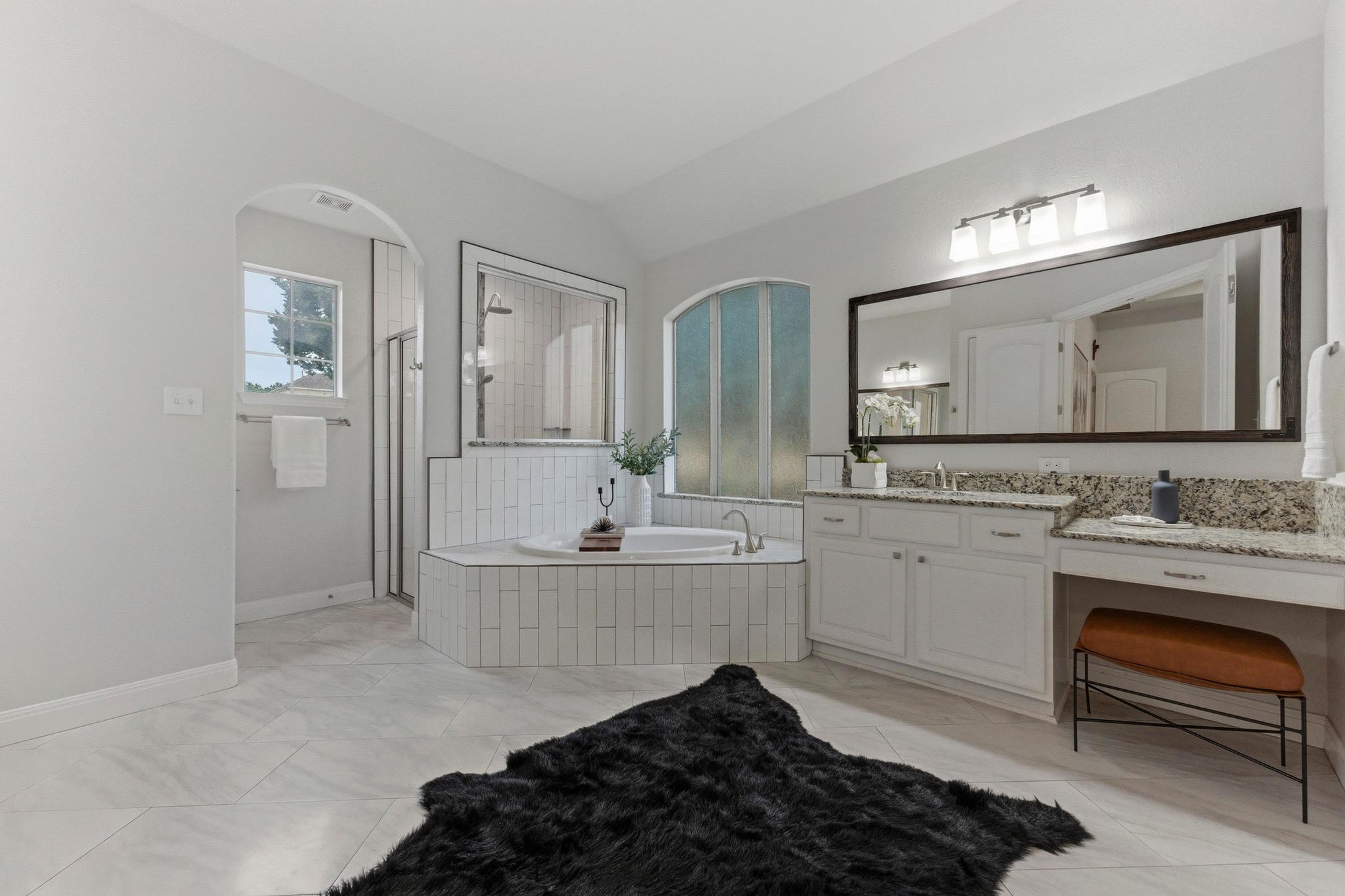 2205 Lakehurst Rd, Spicewood, TX 78669