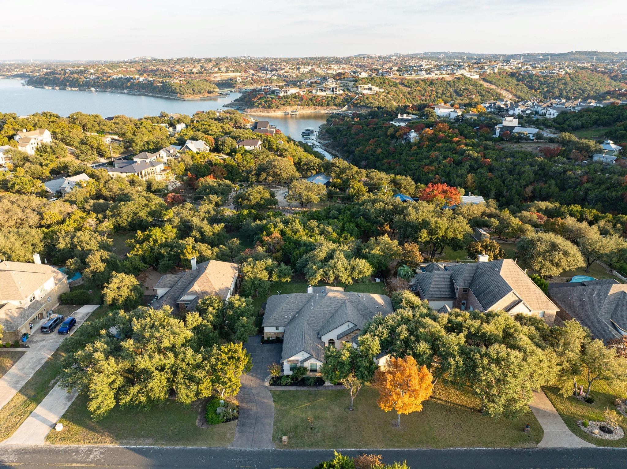 2205 Lakehurst Rd, Spicewood, TX 78669