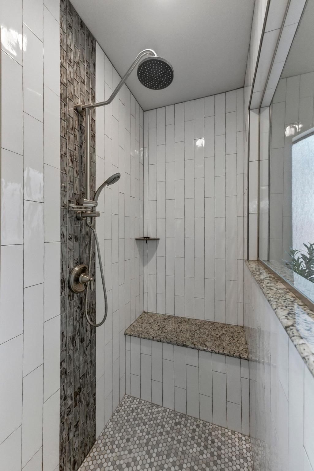 2205 Lakehurst Rd, Spicewood, TX 78669