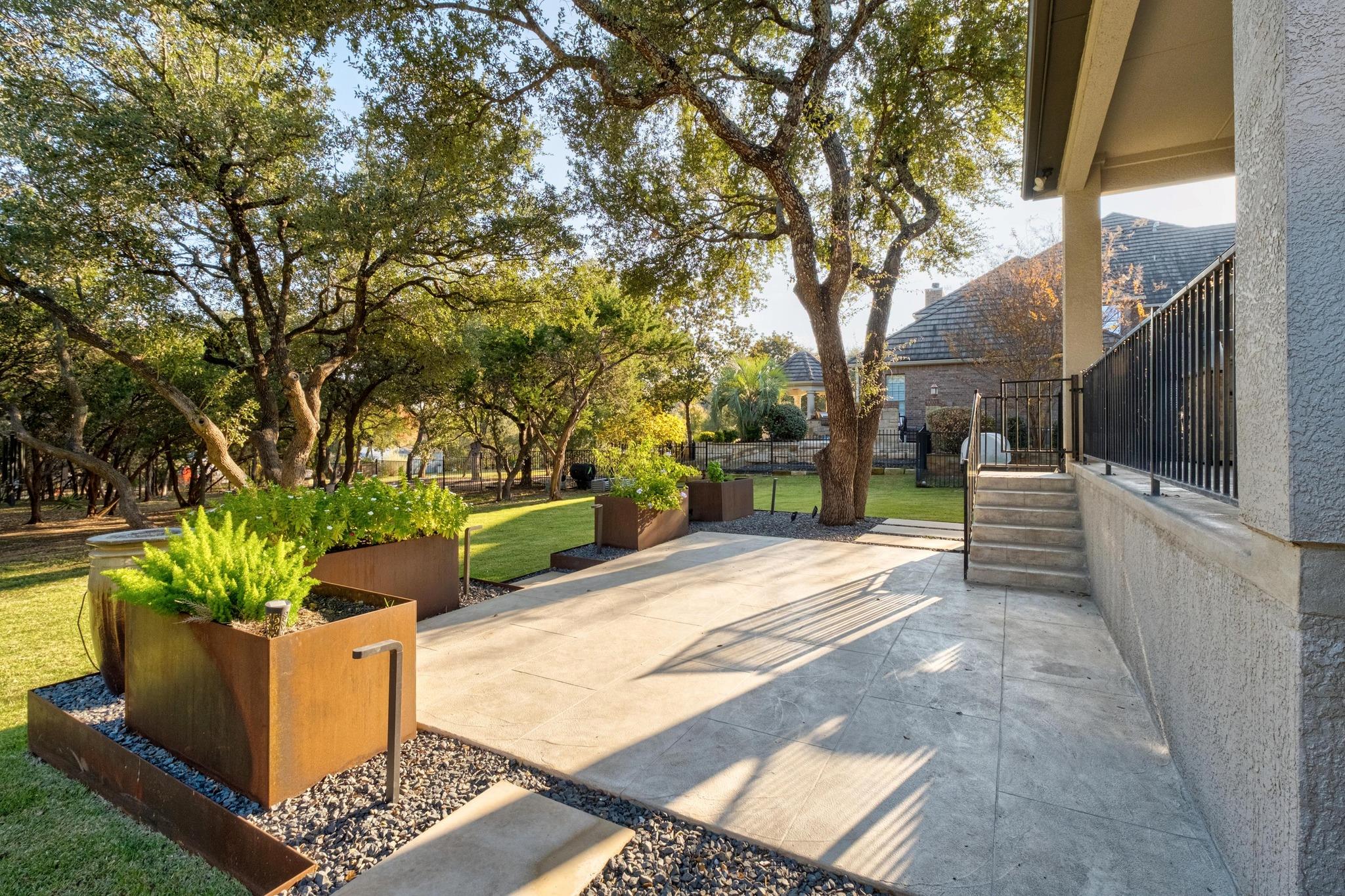 2205 Lakehurst Rd, Spicewood, TX 78669