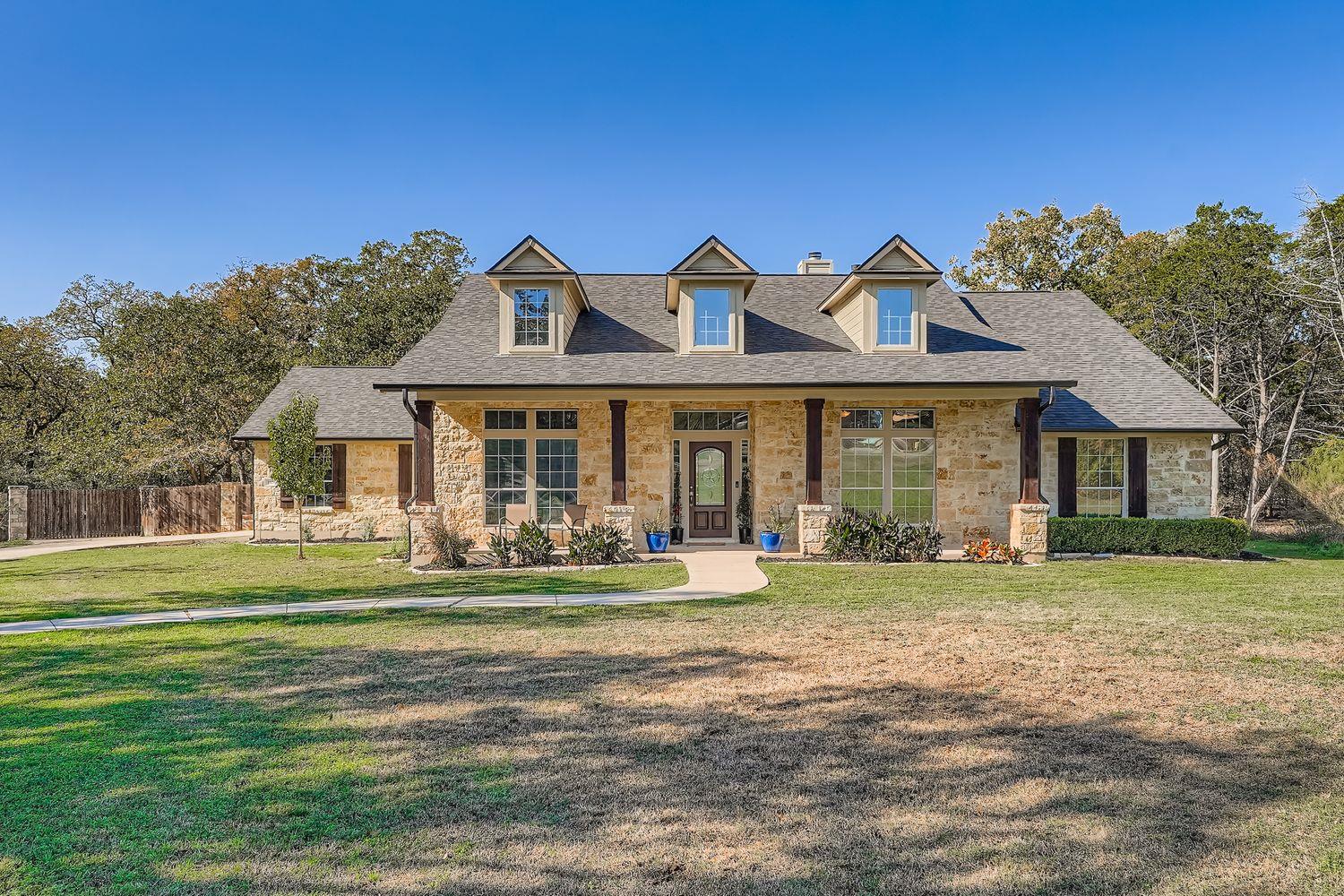 142 Carriage Ct, Bastrop, TX 78602