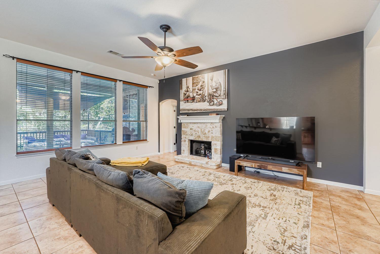 142 Carriage Ct, Bastrop, TX 78602