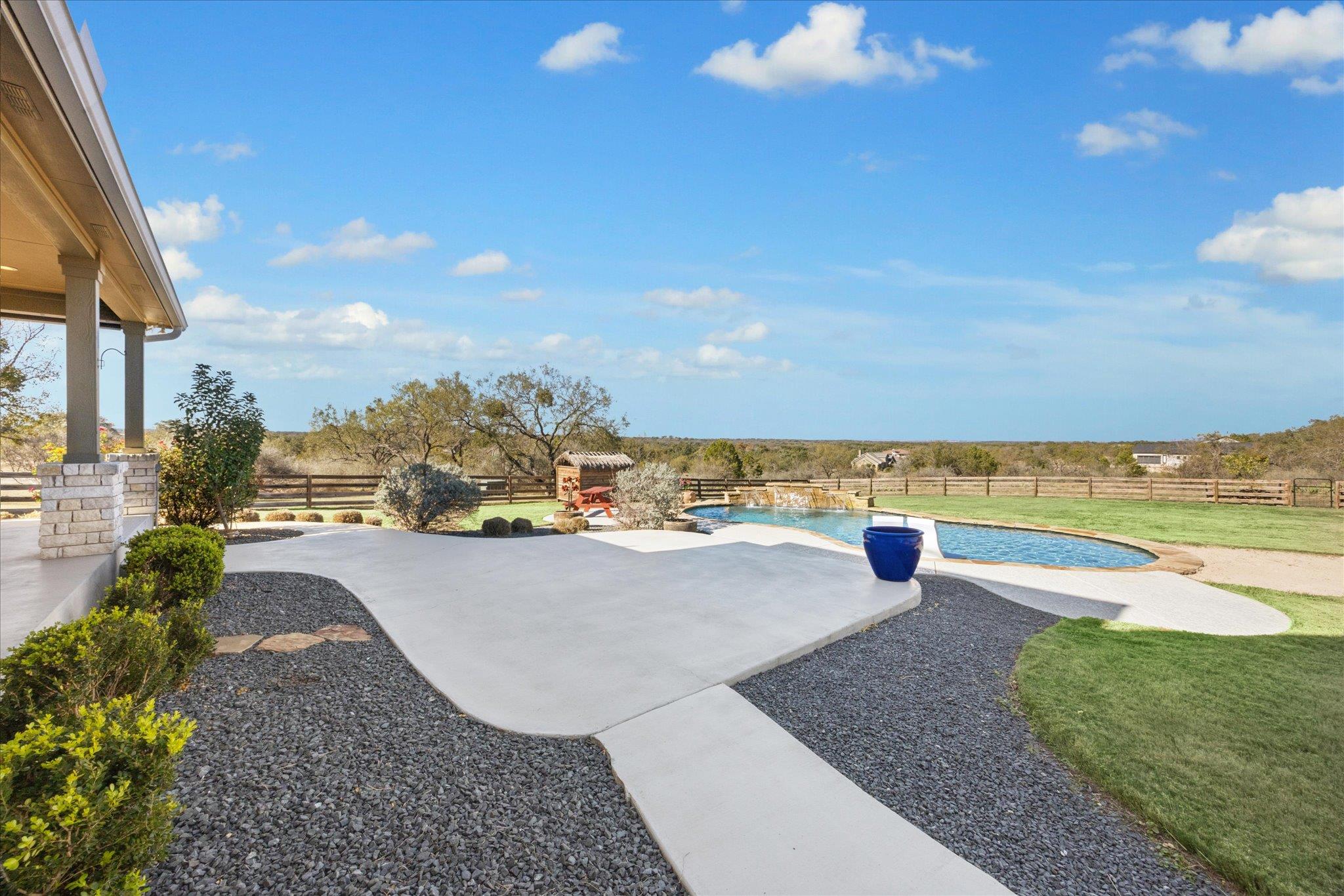 100 Cross Trl, Spicewood, TX 78669