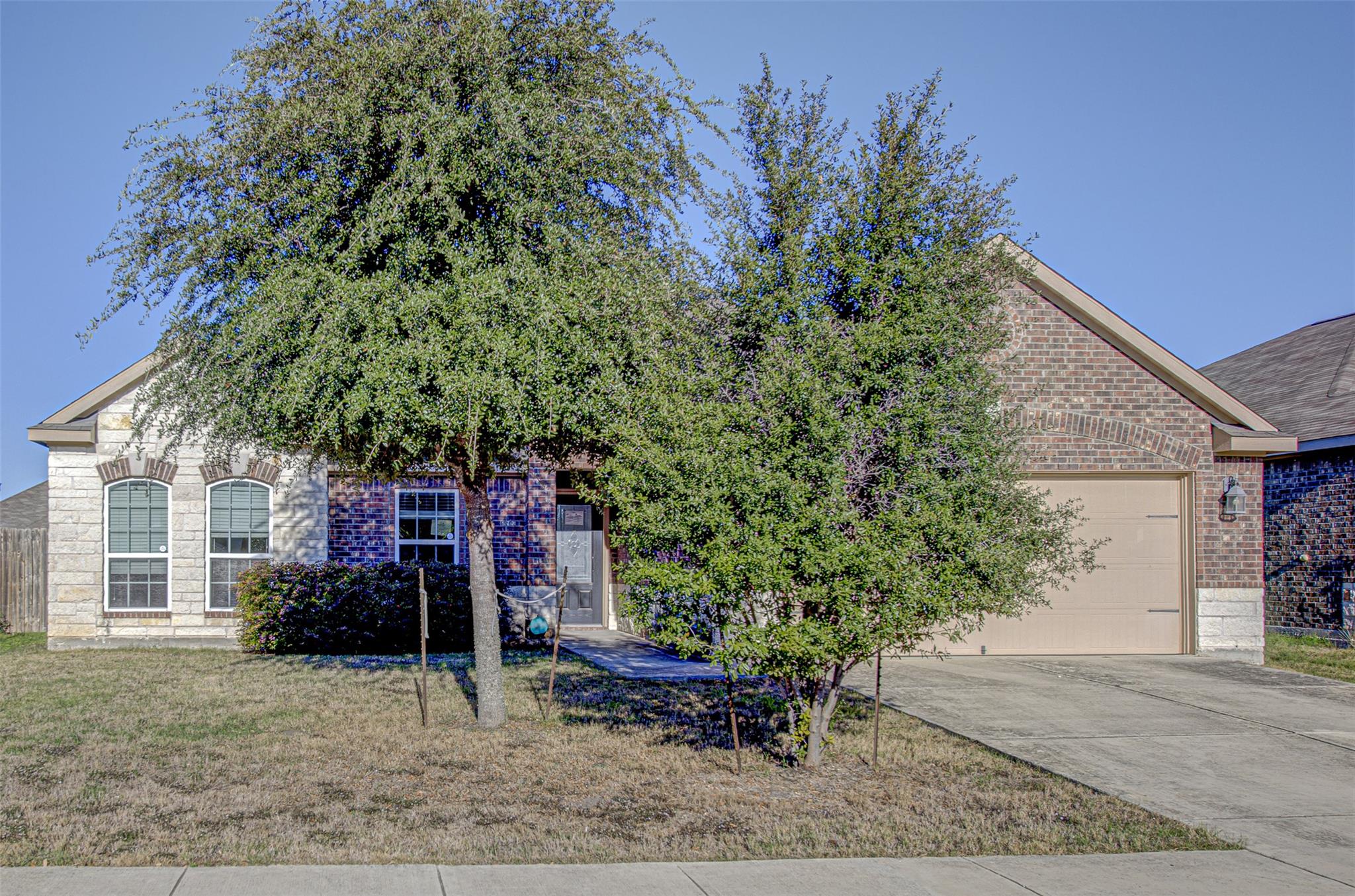 1240 Twin Estates Dr, Kyle, TX 78640