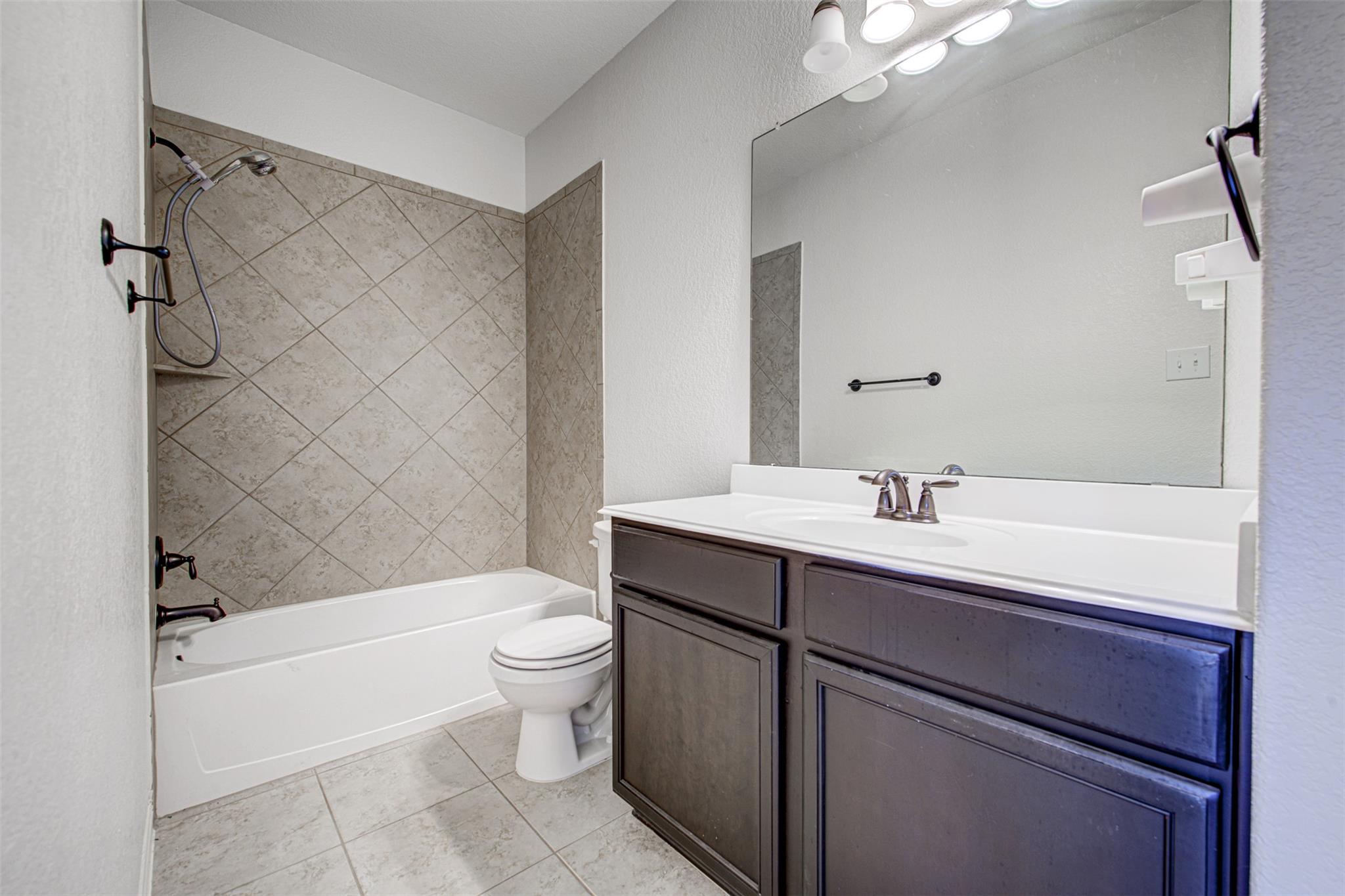 1240 Twin Estates Dr, Kyle, TX 78640