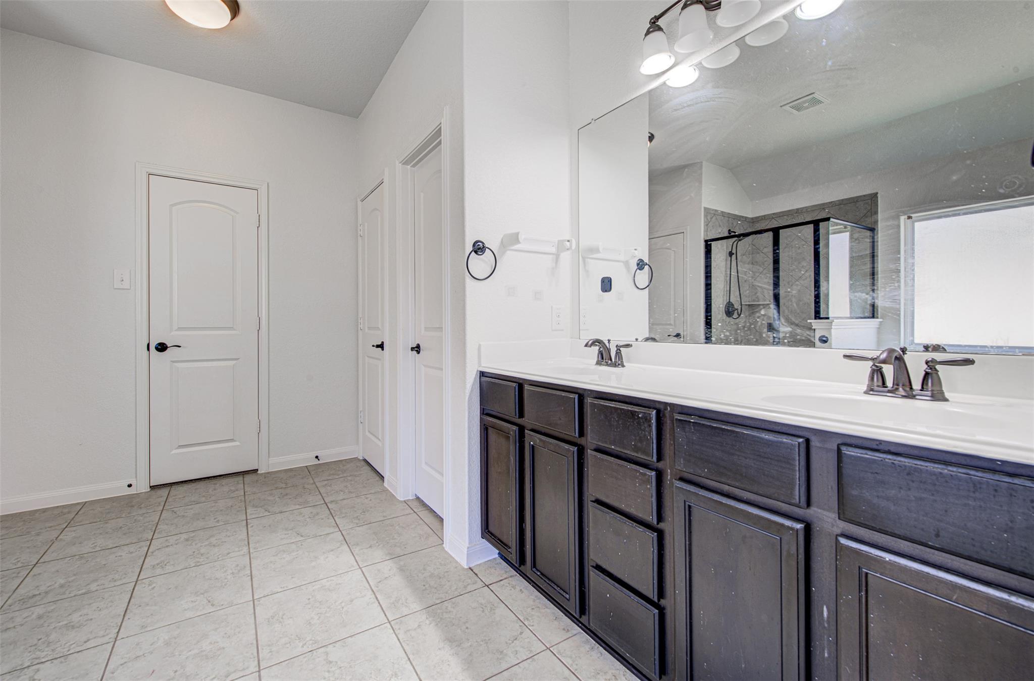 1240 Twin Estates Dr, Kyle, TX 78640