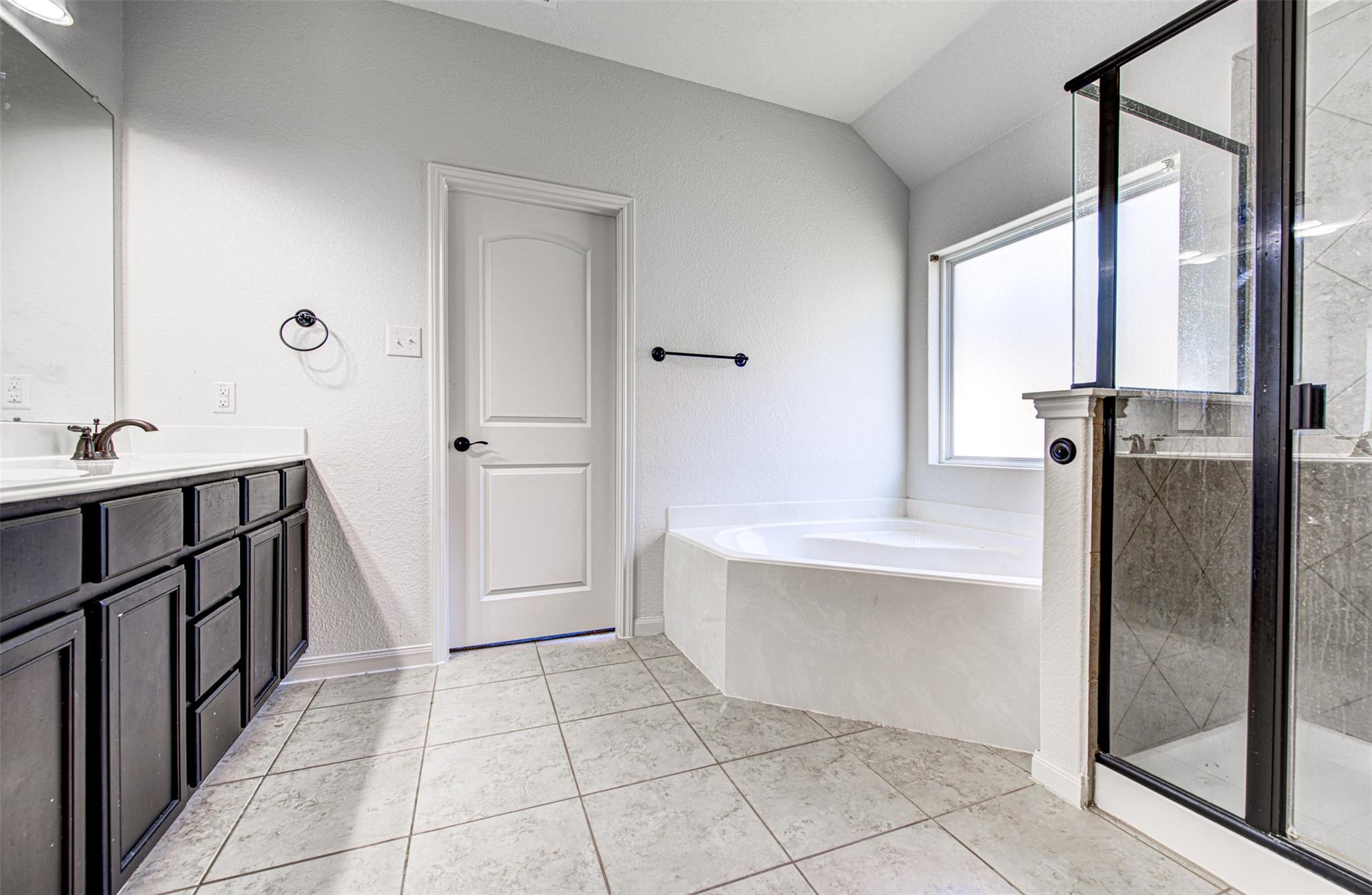 1240 Twin Estates Dr, Kyle, TX 78640