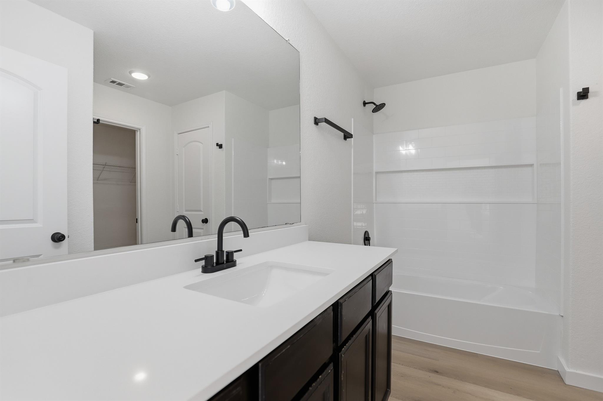 4001 Cressler Ln # 15G, Jarrell, TX 76537