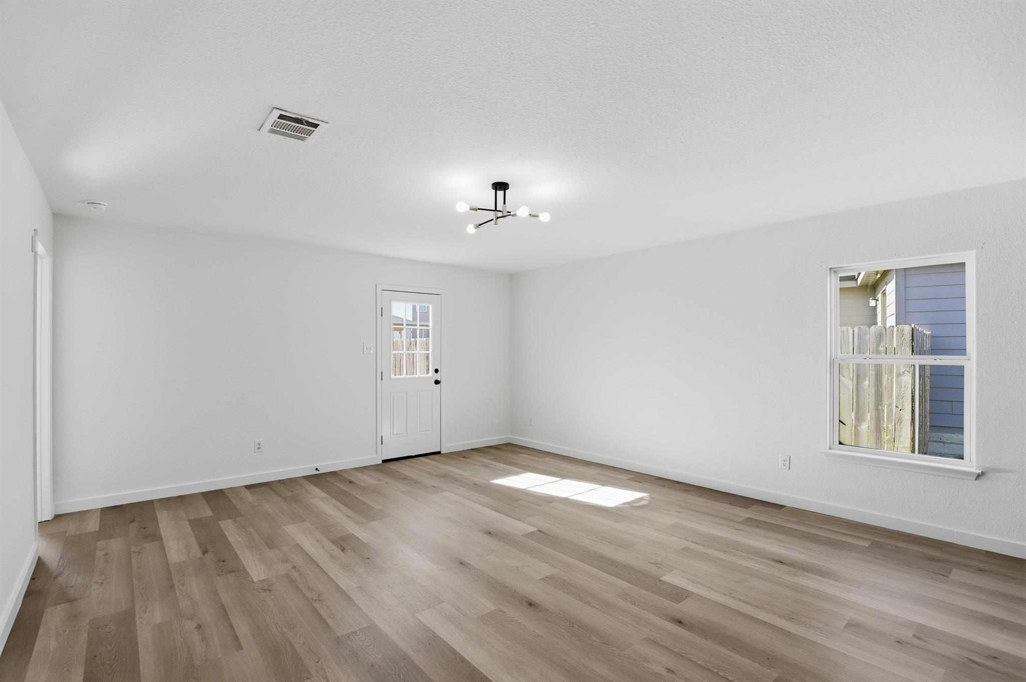 4001 Cressler Ln # 15G, Jarrell, TX 76537