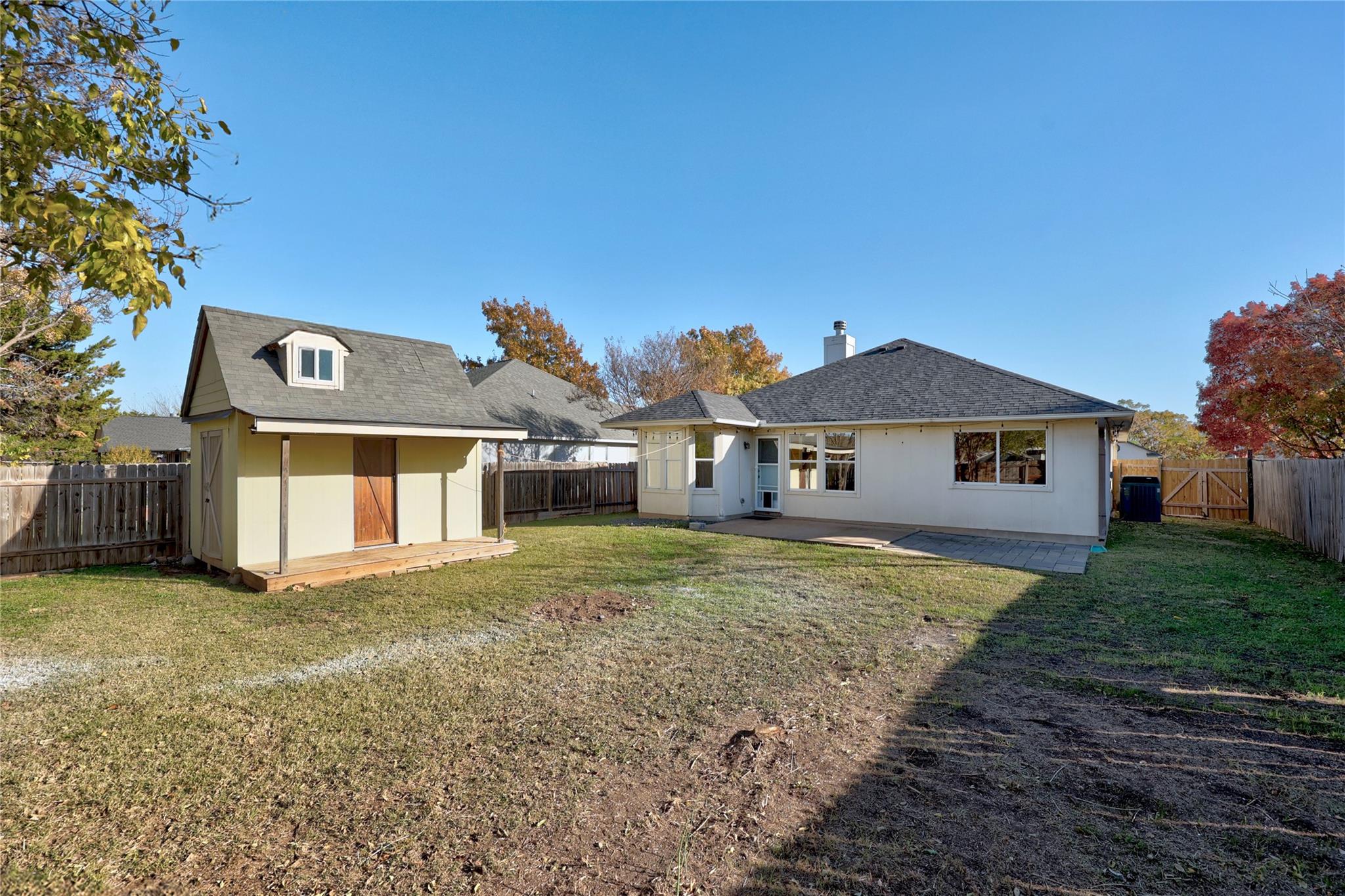 811 Lantana Ln, Leander, TX 78641